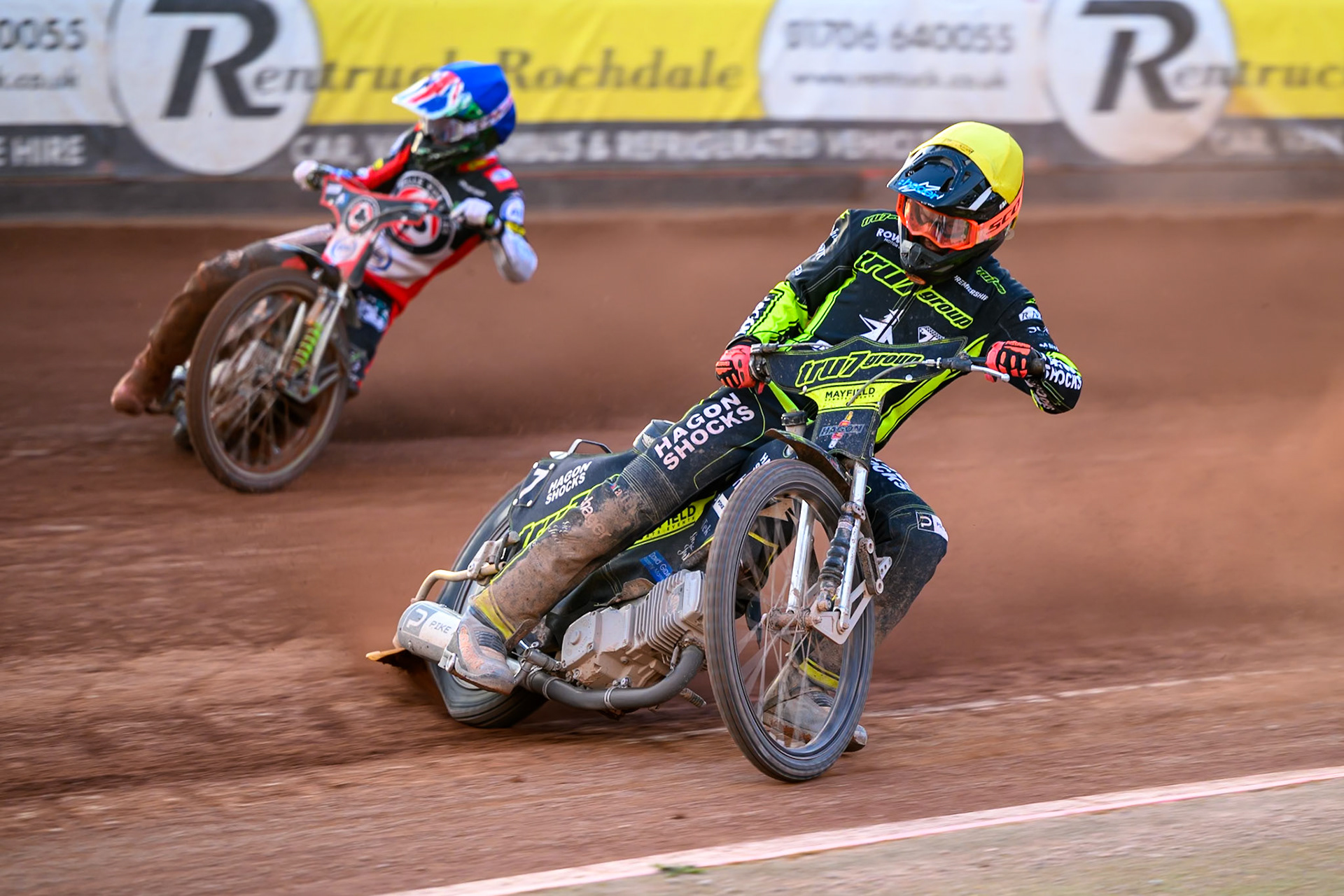 Jason Edwards of Ipswich Witches in Yellow leading William Cairns of Belle Vue Aces in Blue during the Rowe Motor Oil Premiership match between Belle Vue Aces and Ipswich Witches at the National Speedway Stadium, Manchester on Saturday 20th June 2026. (Photo: Ian Charles | MI News)