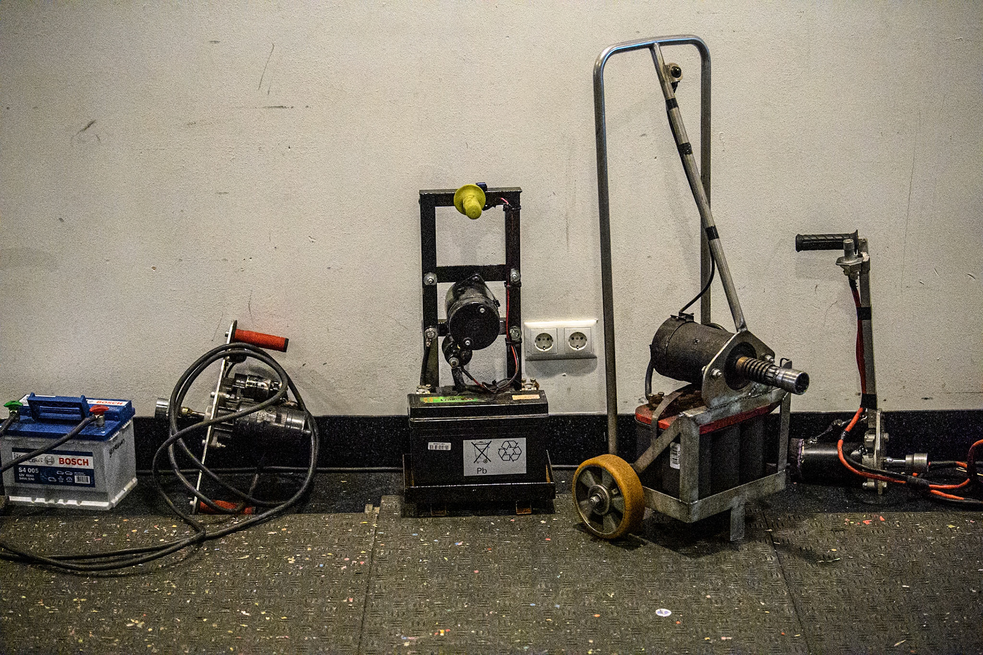 The bike starting gear in the pit lane ready for riders to start their bikes before going out on the Tracksduring the Roelof Thijs Bokaal, Ice Rink Thialf, Heerenveen, Netherlands on Friday 4th April 2025. (Photo: Ian Charles | MI News)
