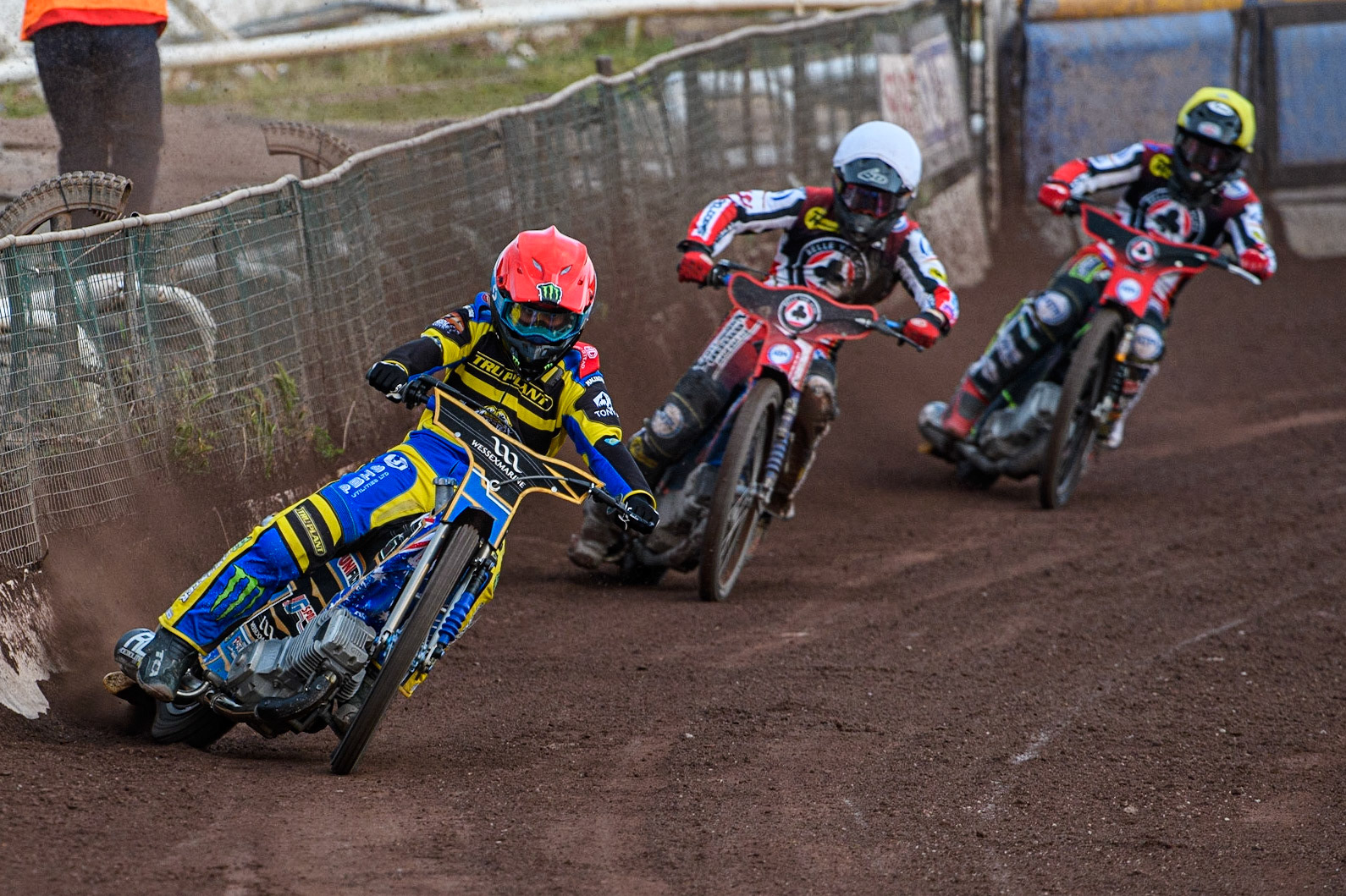 Jack Holder (Red) leads Brady Kurtz (White) and Tom Brennan (Yellow) during the Sports Insure Premiership match between Sheffield Tigers and Belle Vue Aces at Owlerton Stadium, Sheffield on Thursday 20th July 2023. (Photo: Ian Charles | MI News)