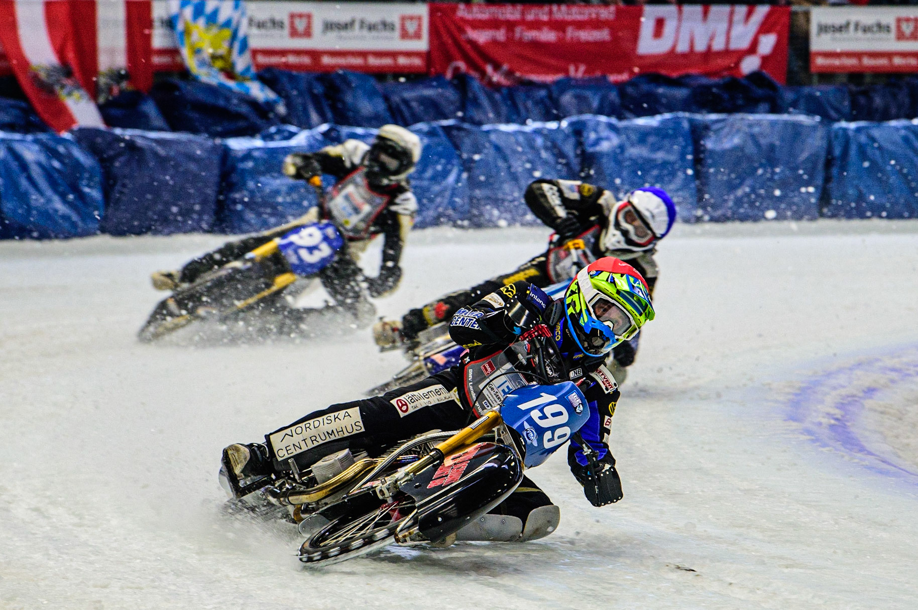 Martin Haarahiltunen (199) (Red) completes his maximum in the heats ahead of Jimmy Olsen (81) (Blue) and Franz Mayerbüchler (93) (White) during the Ice Speedway Gladiators World Championship Final 2 at Max-Aicher-Arena, Inzell, Germany on Sunday 19th March 2023. (Photo: Ian Charles | MI News)