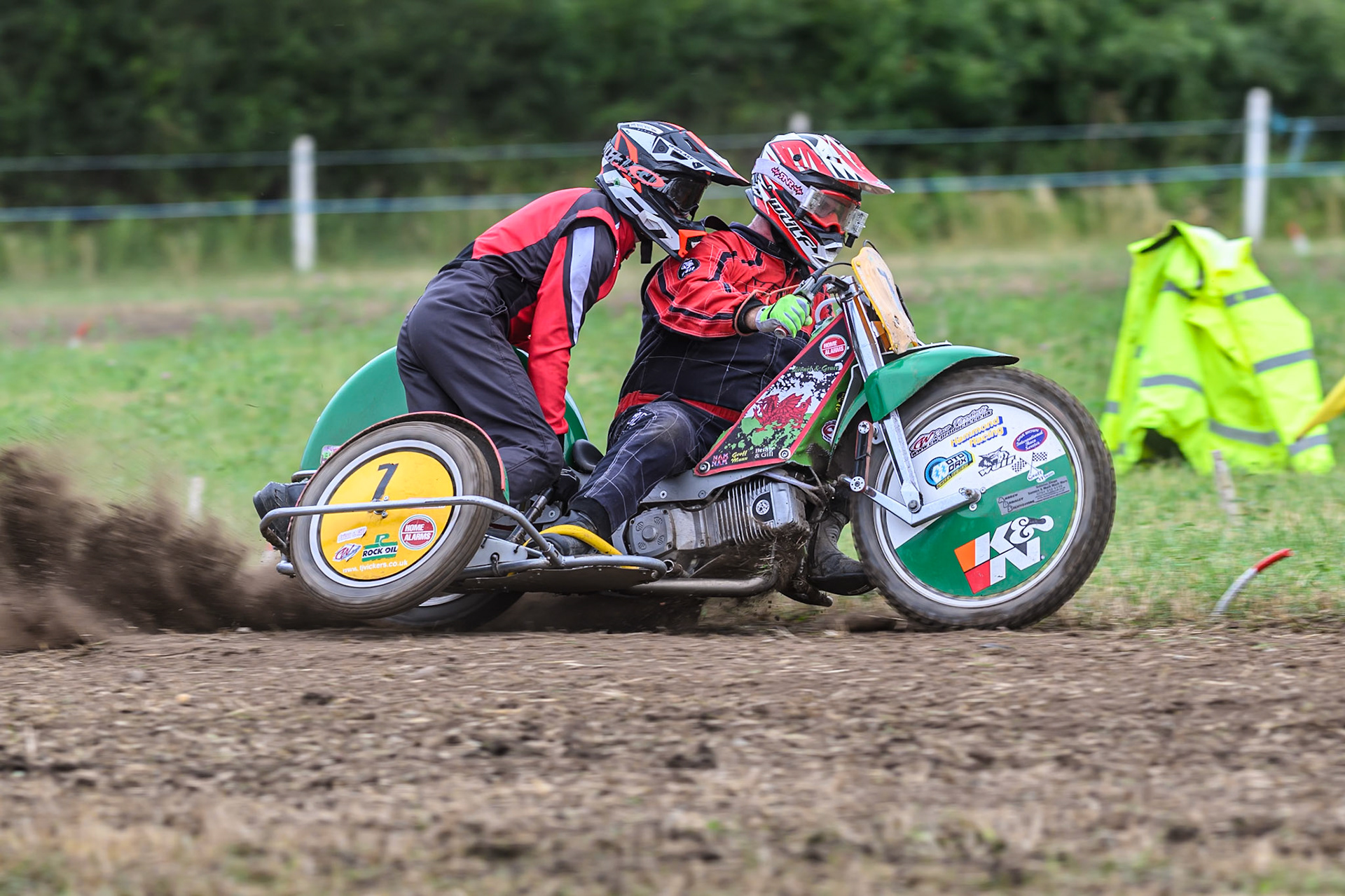 Barrie Bennett and Rowan Lucas (7) in action in the 500cc Sidecar Class during the ACU Northern Grass Track Riders Championship at Cheshire Grass Track Club, Frog Lane, Knutsford, Cheshire on Sunday 20th July 2025. (Photo: Ian Charles | MI News)