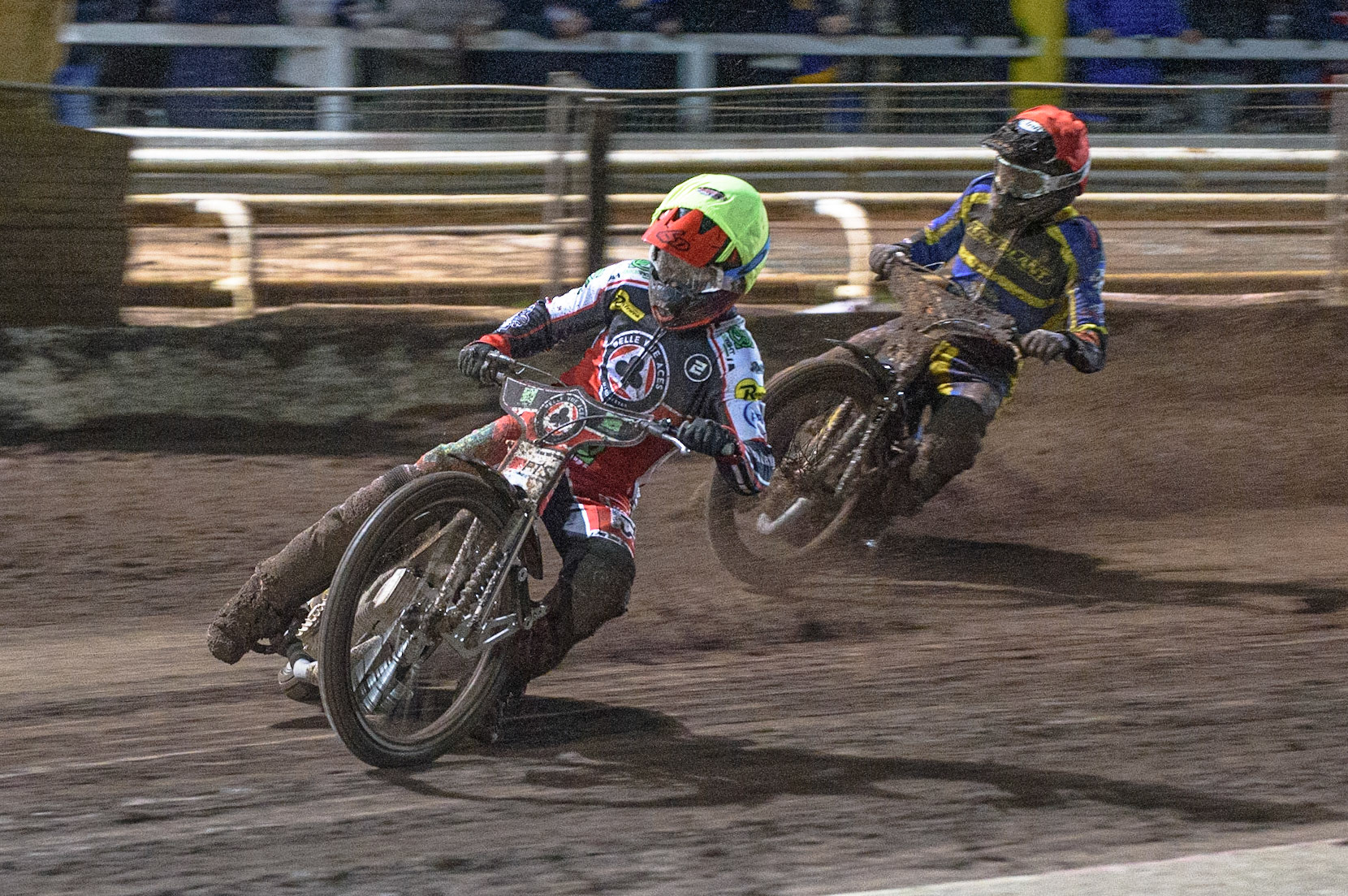 SHEFFIELD, UK. OCT 4THJye Etheridge  (Yellow) leads Adam Ellis  (Red) during the SGB Premiership Semi Final Playoff 1st Leg between Sheffield Tigers and Belle Vue Aces at Owlerton Stadium, Sheffield on Monday 4th October 2021. (Credit: Ian Charles | MI News)