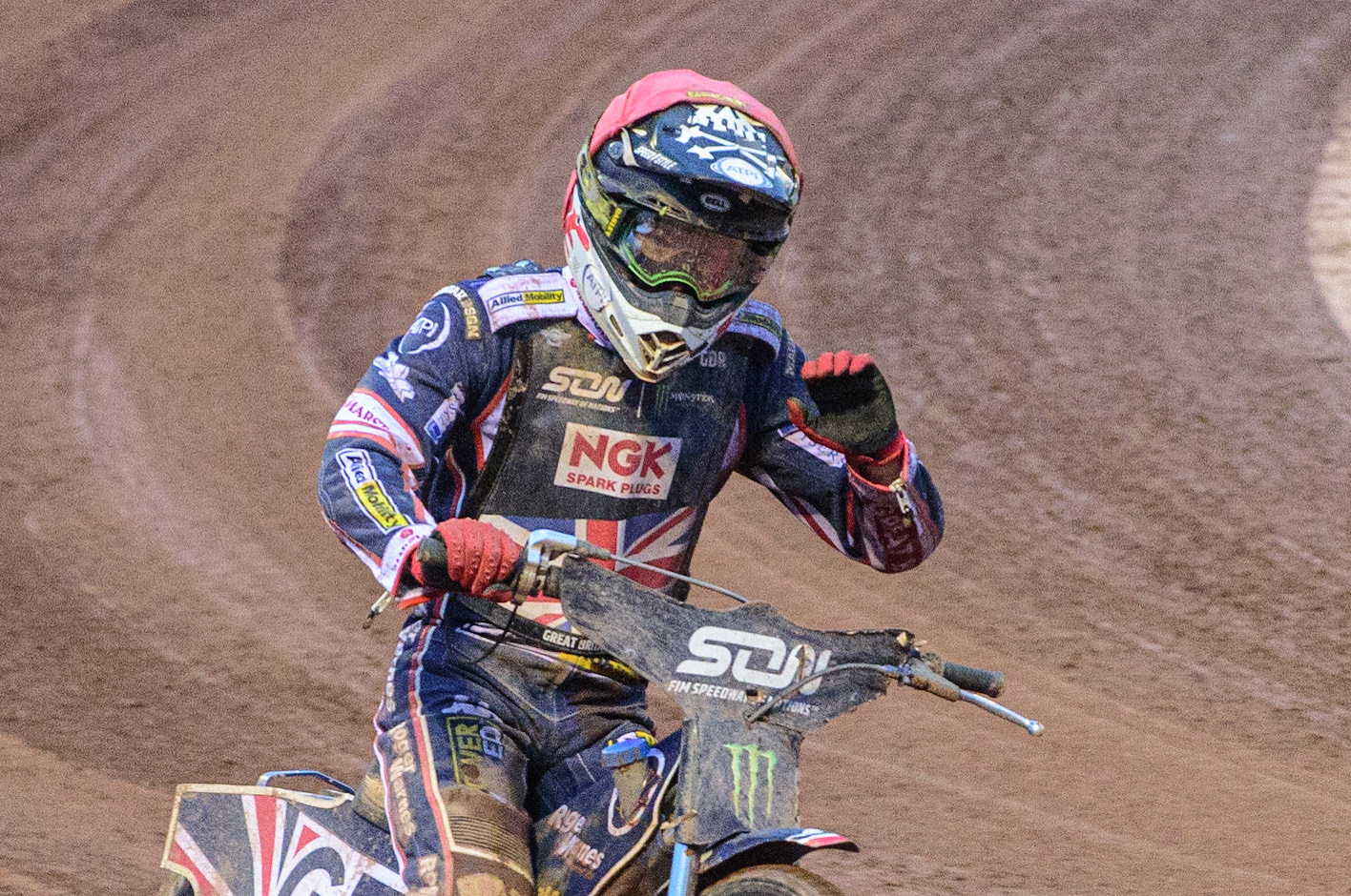 MANCHESTER, UK. OCT 17TH Dan Bewley of Great Britain acknowledges the cheers of the crowd during the Monster Energy FIM Speedway of Nations at the National Speedway Stadium, Manchester on Sunday  17th October 2021. (Credit: Ian Charles | MI News)