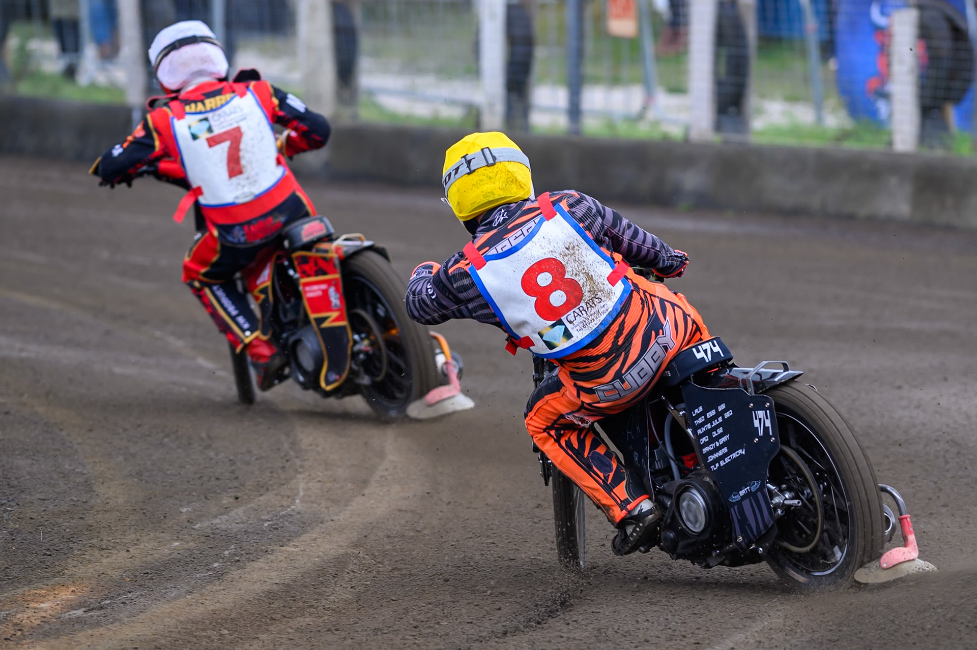 Jack Roberts in Yellow chases Luke Harris in White during the Derbyshire Open at Hi-Edge Speedway, Buxton on Sunday 27th September 2026. (Photo: Ian Charles | MI News)