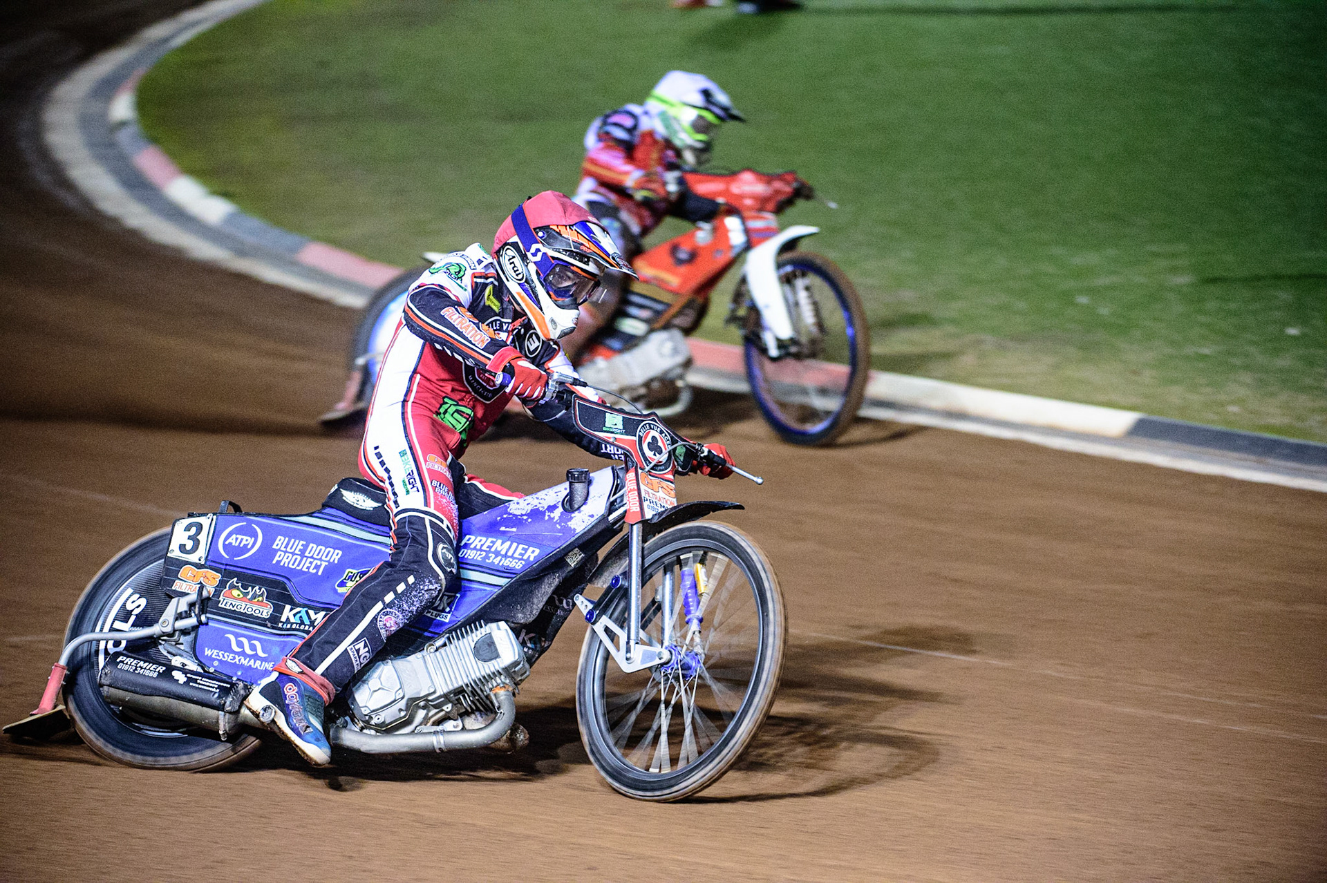 MANCHESTER, UK. OCT 11TH  Steve Worrall   (Red) outside Chris Harris  (White) during the SGB Premiership Grand Final 1st Leg between Belle Vue Aces and Peterborough Panthers at the National Speedway Stadium, Manchester on Monday 11th October 2021. (Credit: Ian Charles | MI News)