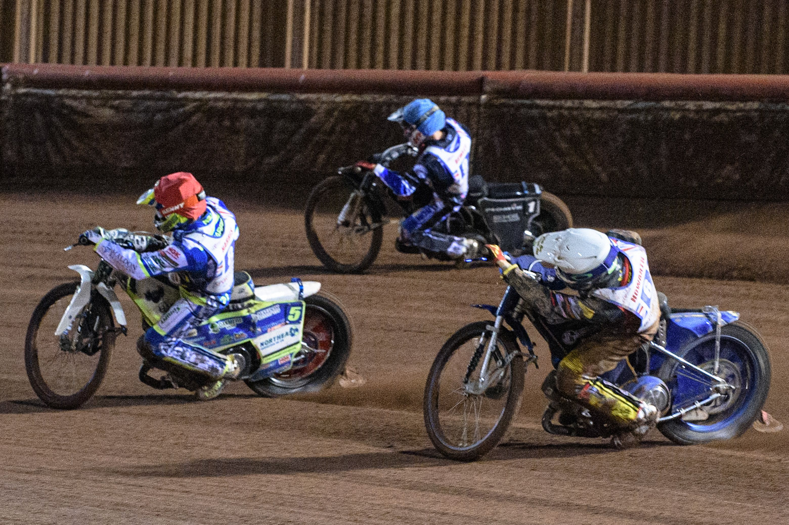 MANCHESTER, UK. AUGUST 16TH   Kyle Howarth  (White) chases Chris Harris  (Red) and Dan Bewley  (Blue) during the Sports Insure British Speedway Finals at the National Speedway Stadium, Manchester on Monday 16th August 2021. (Credit: Ian Charles | MI News)