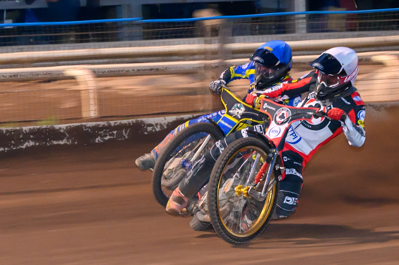 Norick Blödorn of Belle Vue Aces in White leading Luke Killeen of Sheffield Tigers in Blue during the Rowe Motor Oil Premiership match between Sheffield Tigers and Belle Vue Aces at Owlerton Stadium, Sheffield on Monday 31st August 2026. (Photo: Ian Charles | MI News)