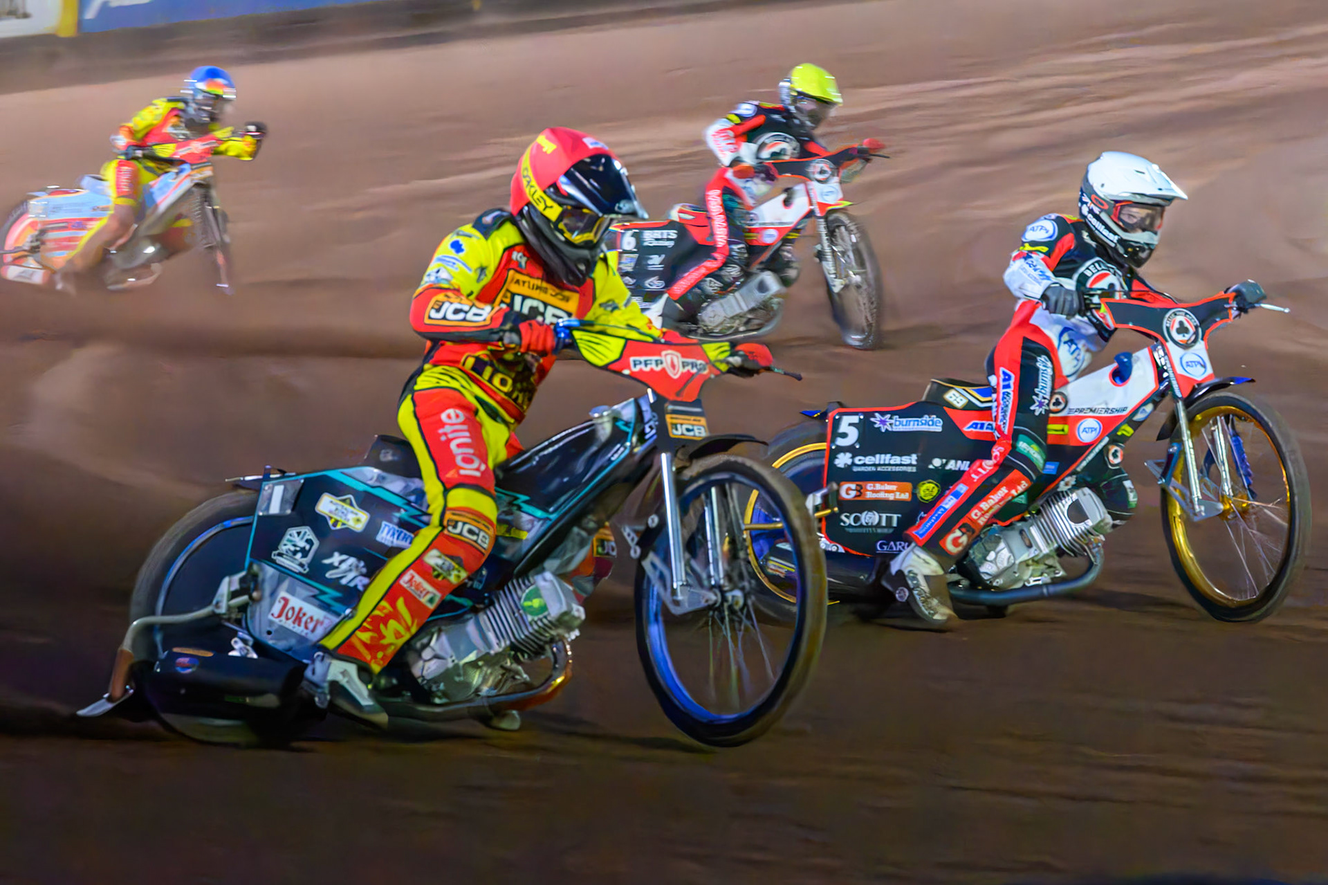 Ryan Douglas of Leicester Lions in Red rides outside Jason Doyle of Belle Vue Aces  in White  and Tate Zischke of Belle Vue Aces  in Yellow during the Rowe Motor Oil Premiership match between Leicester Lions and Belle Vue Aces at the Hydroscan Arena, Leicester on Monday 7th September 2026. (Photo: Ian Charles | MI News)