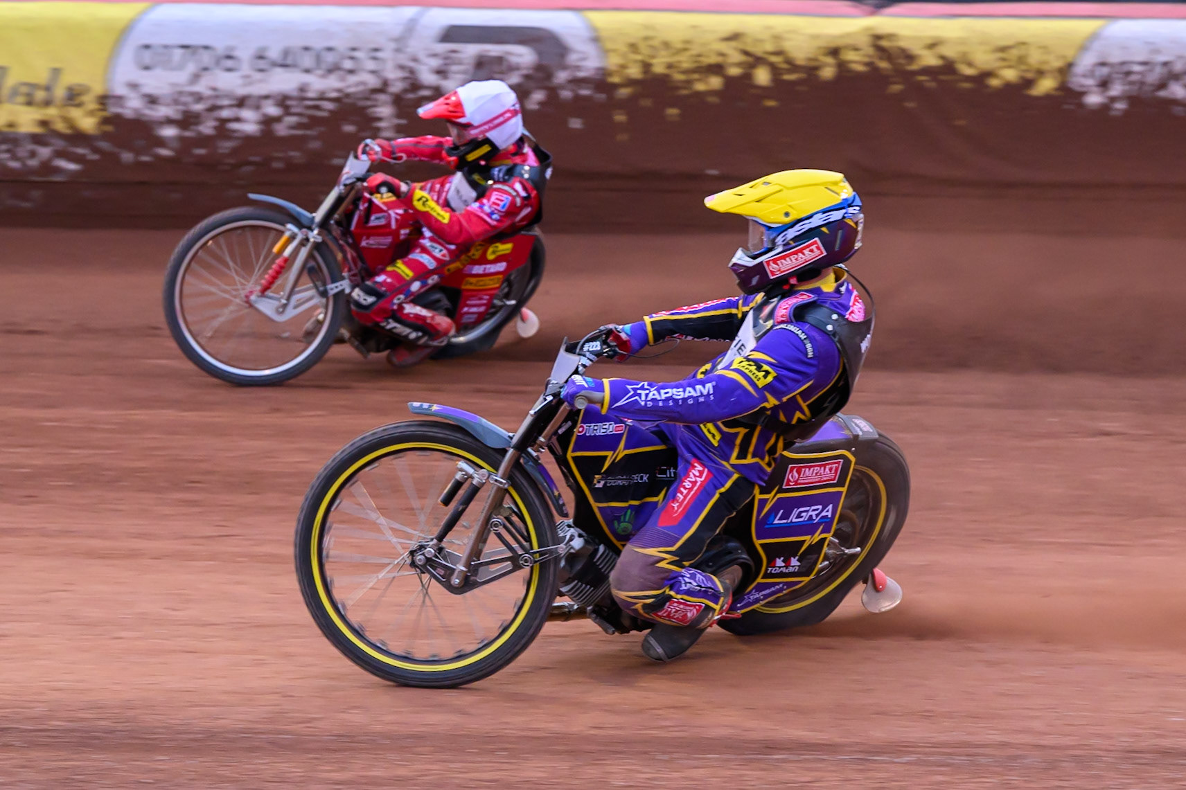 Kacper Woryna (223) of Poland in Yellow rides inside Max Fricke (46) of Australia in White during the ATPI  FIM Speedway GP of Manchester at the National Speedway Stadium, Manchester on Friday 5th June 2026. (Photo: Ian Charles | MI News)