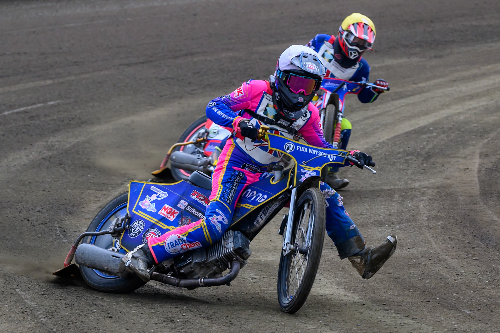 Owen Booth in White leading Jacobs Fellows in Yellow during the Derbyshire Open at Hi-Edge Speedway, Buxton on Sunday 27th September 2026. (Photo: Ian Charles | MI News)