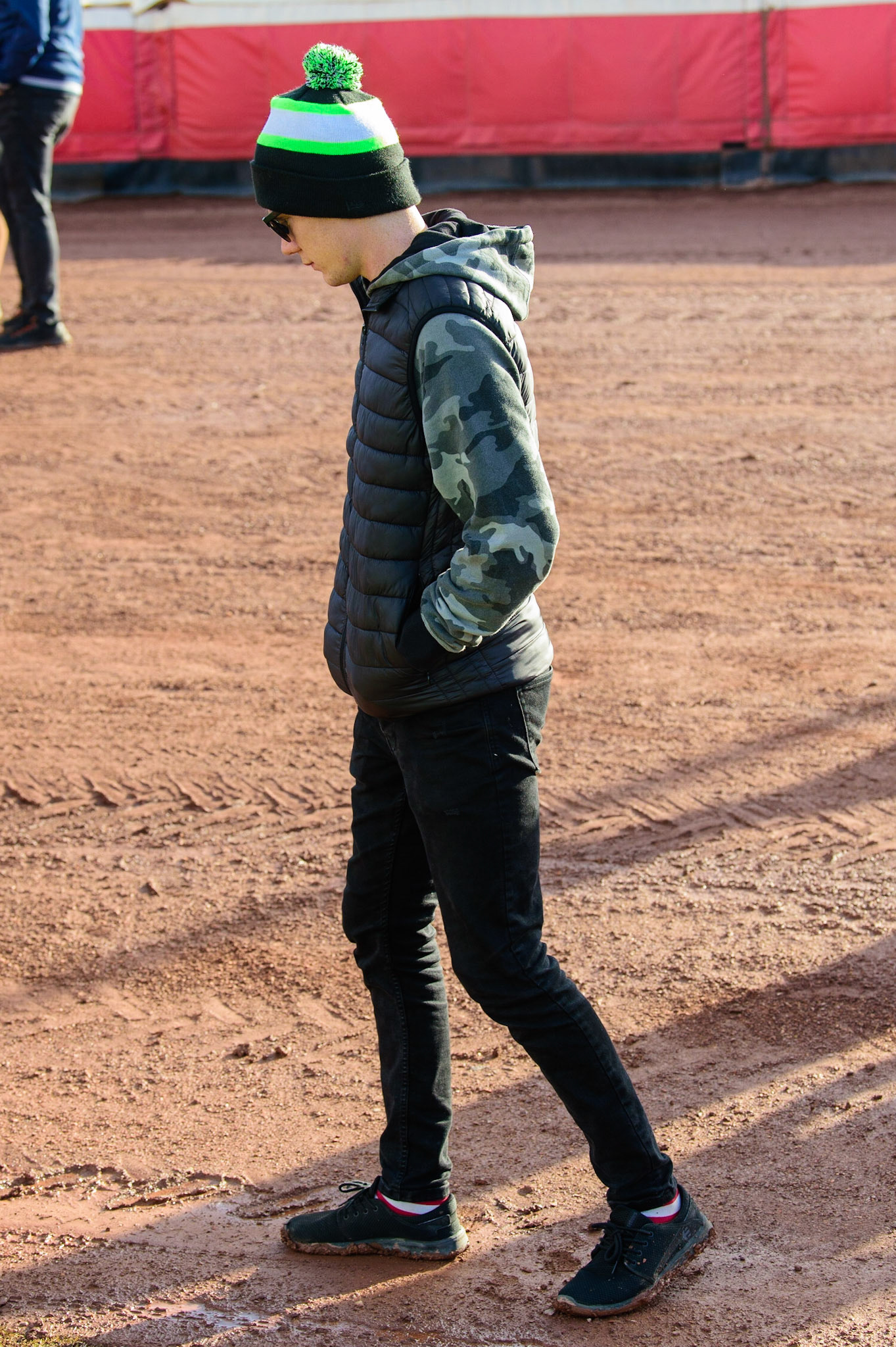 Dan Bewley (Great Britain) checks the dirt on the track during the FIM Speedway Grand Prix Challenge at the Peugeot Ashfield Stadium, Glasgow on Saturday 20th August 2022. (Credit: Ian Charles | MI News)