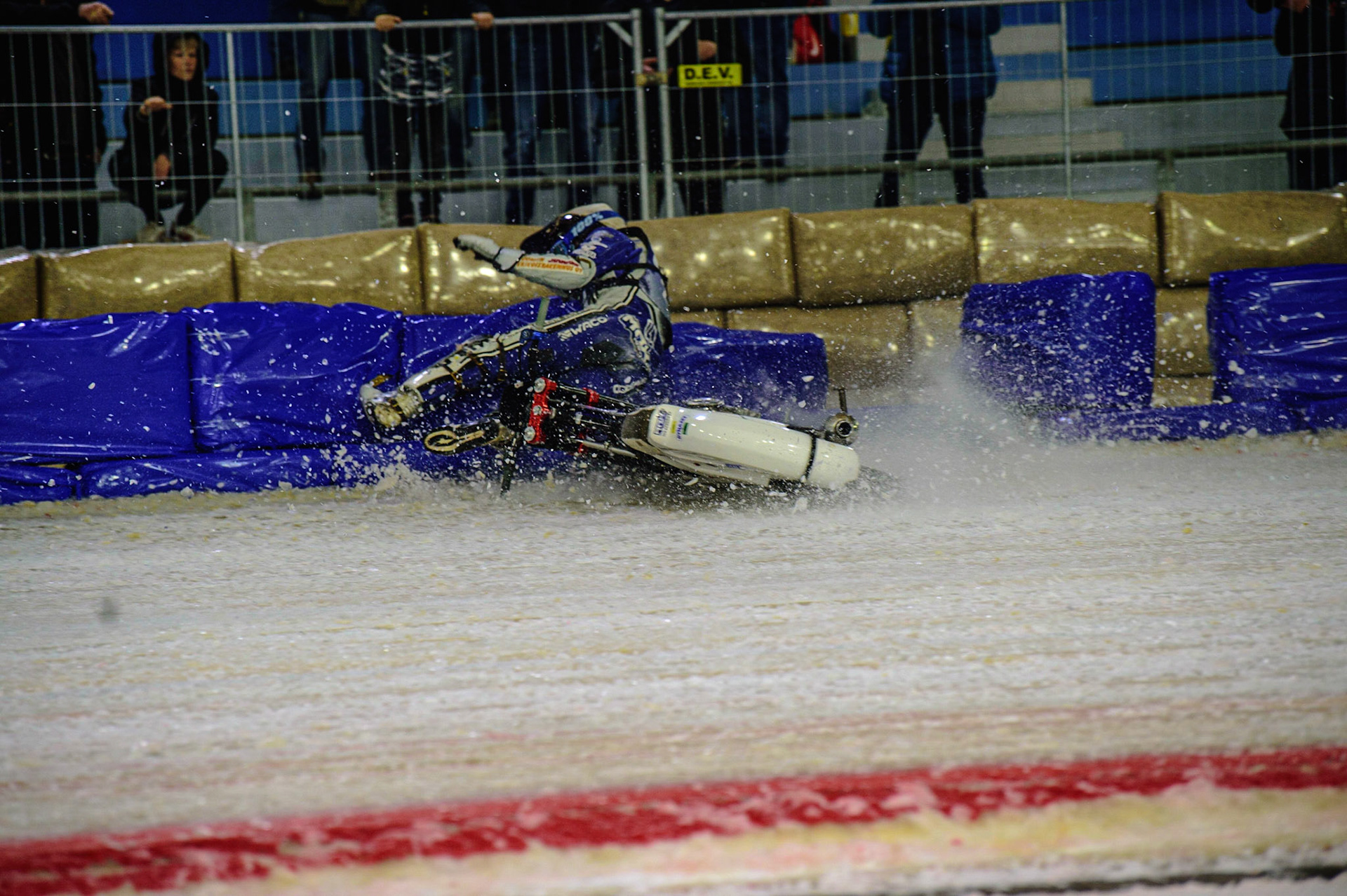 HEERENVEEN, NL.  Max Koivula (24) spins off during the FIM Ice Speedway Gladiators World Championship Final 4 at Ice Rink Thialf, Heerenveen on Sunday  3 April 2022. (Credit: Ian Charles | MI News)