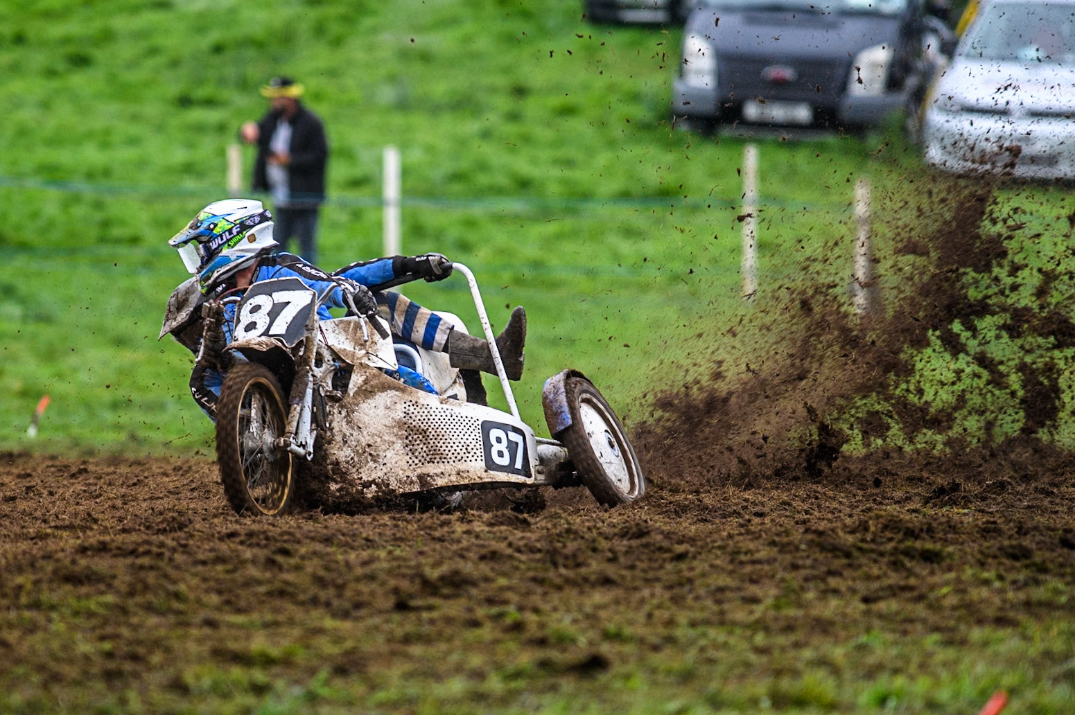Rob Bradley &amp; Josh Fowler (87) leading in the 1000cc Sidecar Class Final during the ACU British Upright Championships at Woodhouse Lance, Gawsworth, Cheshire on Sunday 8th September 2024. (Photo: Ian Charles | MI News)