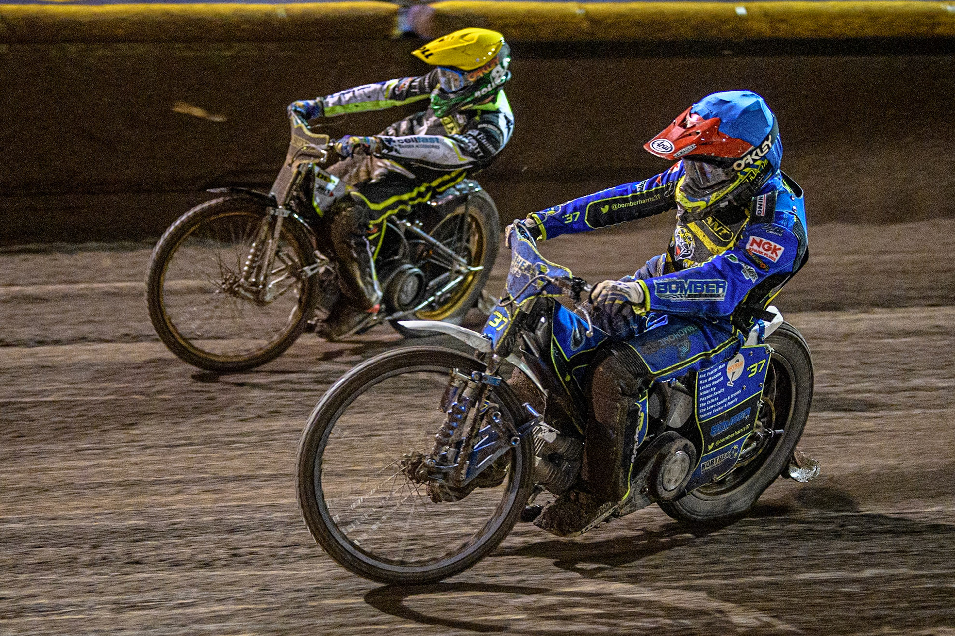 Chris Harris (Blue) inside Jason Doyle (White) during the Sports Insure Premiership Grand Final Second Leg match between Sheffield Tigers and Ipswich Witches at Owlerton Stadium, Sheffield on Thursday 5th October 2023. (Photo: Ian Charles | MI News)