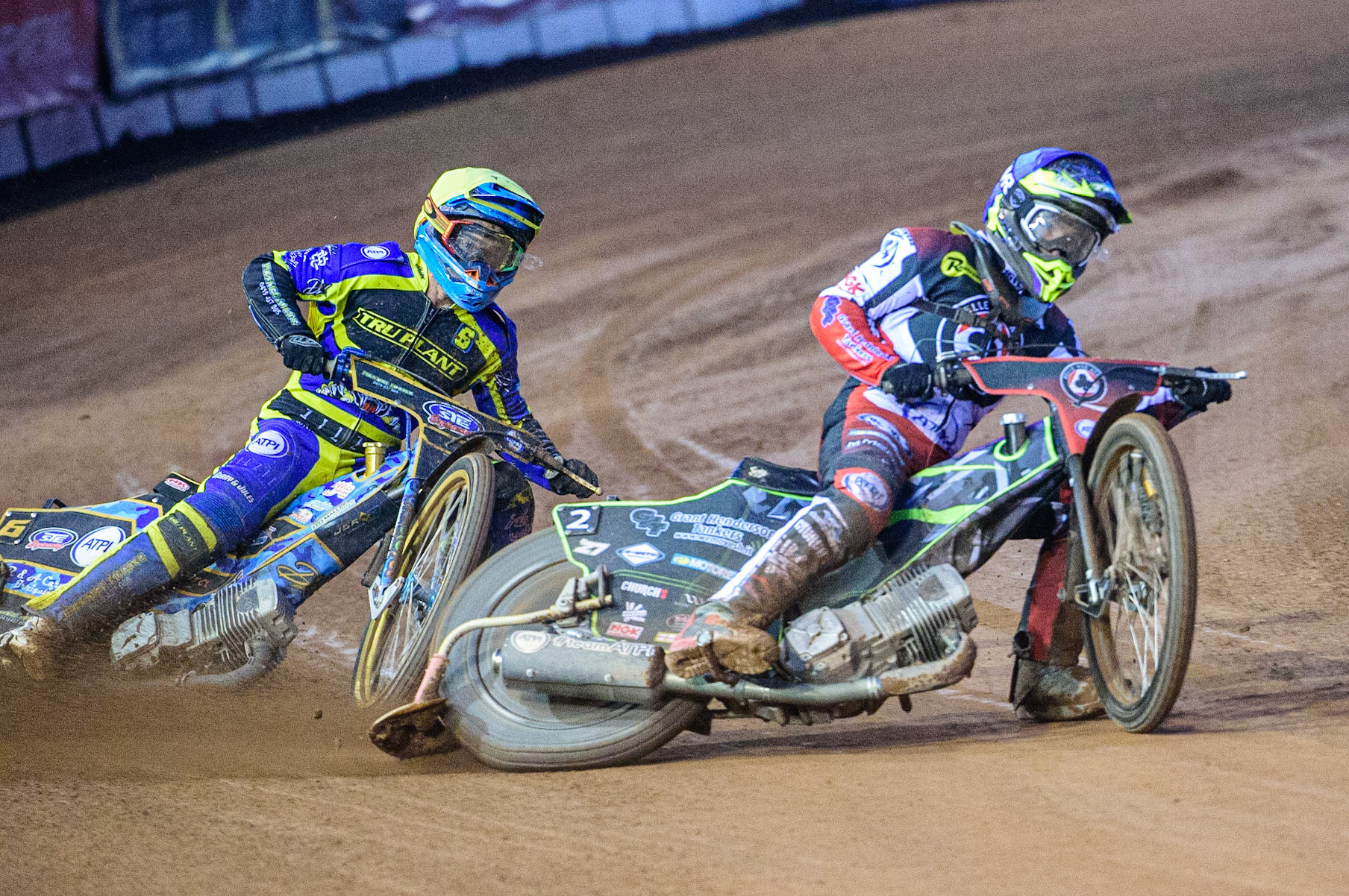 Tom Brennan  (Blue) leads Justin Sedgmen  (Yellow) during the SGB Premiership match between Belle Vue Aces and Sheffield Tigers at the National Speedway Stadium, Manchester on Monday 5th September 2022. (Credit: Ian Charles | MI News)