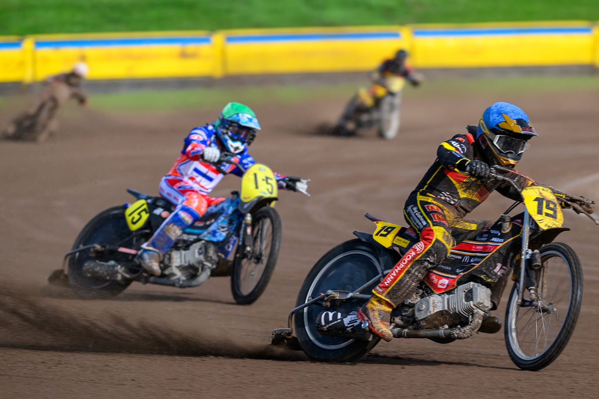 Lukas Fienhage (19) of Germany in Blue leading Dave Meijerink (15) of Netherlands in Green during the FIM Long Track of Nations 2026 at the Speed Centre Roden in the Netherlands on Sunday 20th September 2026. (Photo: Ian Charles | MI News)