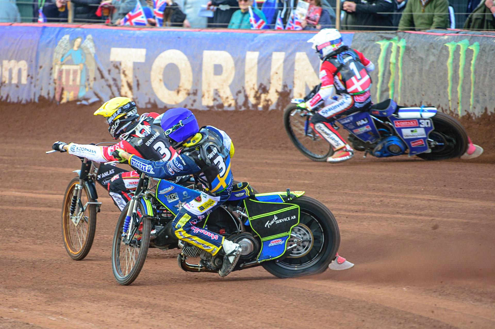 MANCHESTER, UK. OCT 16TH Philip Hellström-Bangs of Sweden (Blue) chases Mads Hansen of Denmark (Yellow) during the Monster Energy FIM Speedway of Nations at the National Speedway Stadium, Manchester on Saturday  16th October 2021. (Credit: Ian Charles | MI News)