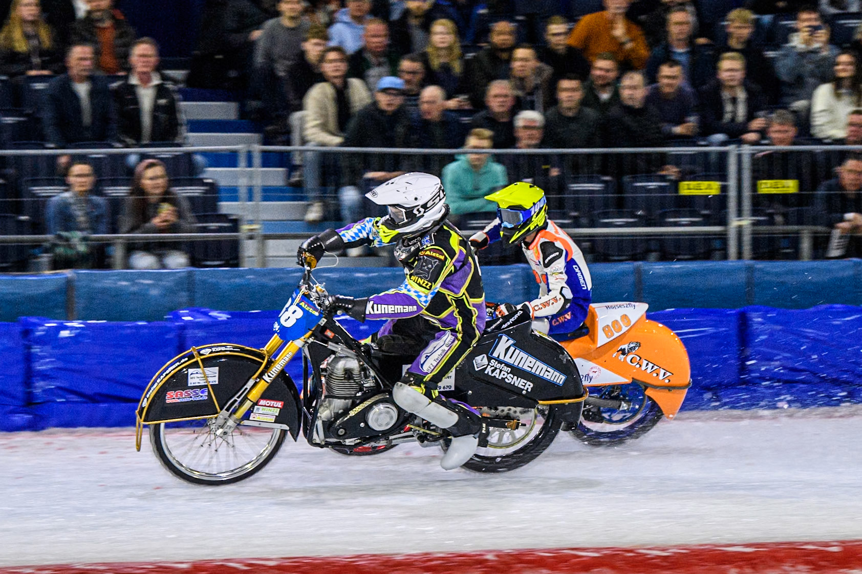 Max Niedermaier  (88) of Germany in White rides inside Jasper Iwema (800) of The Netherlands in Yellow during the FIM Ice Speedway Gladiators World Championship, Final 3 at the Ice Stadium, Thialf, Heerenveen on Saturday 5th April 2025. (Photo: Ian Charles | MI News)