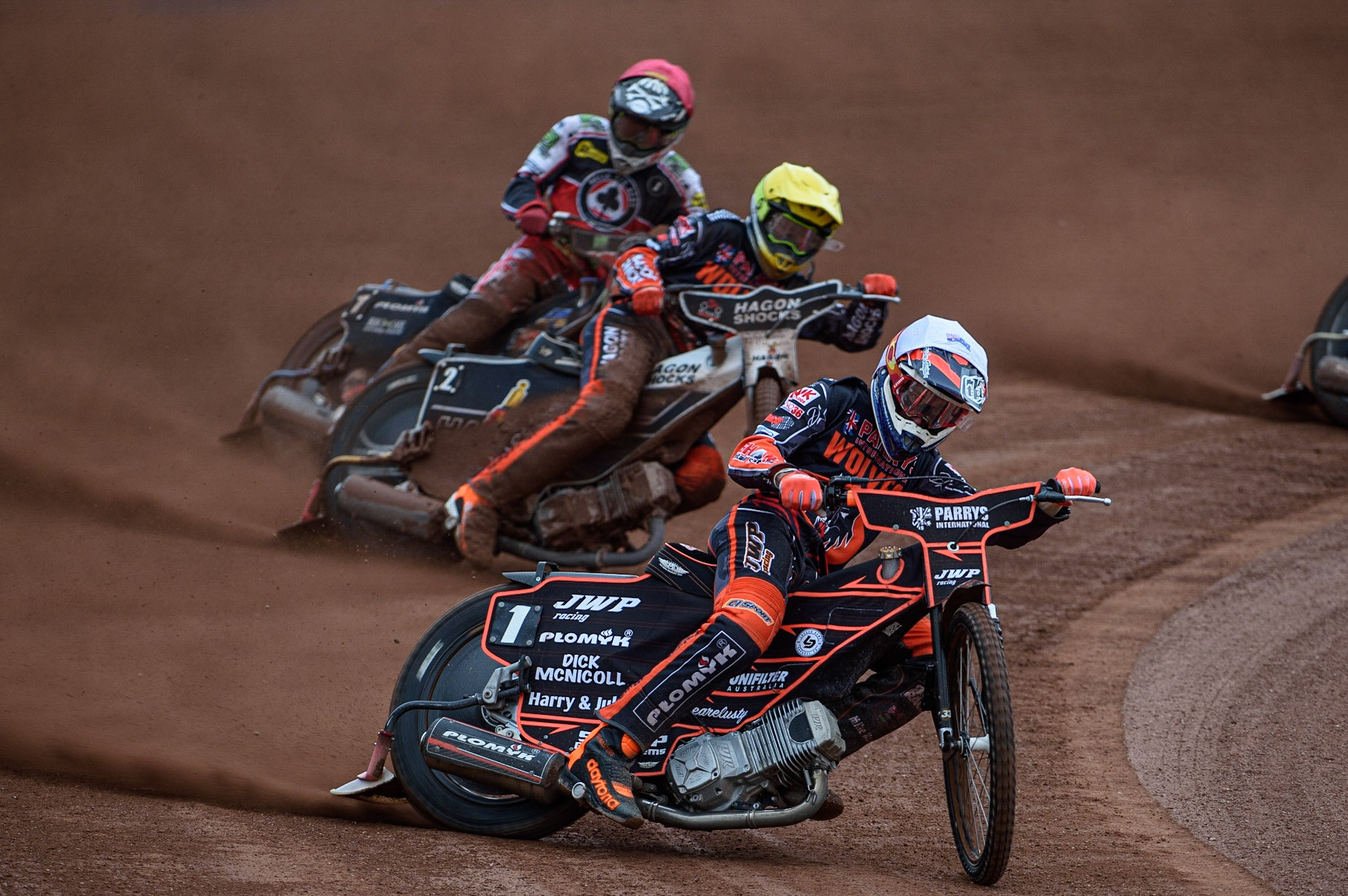 MANCHESTER, UK. AUGUST 30TH Sam Masters  (White) and Broc Nicol  (Yellow) leads Dan Bewley  (Red) during the SGB Premiership match between Belle Vue Aces and Wolverhampton Wolves at the National Speedway Stadium, Manchester on Monday 30th August 2021. (Credit: Ian Charles | MI News)