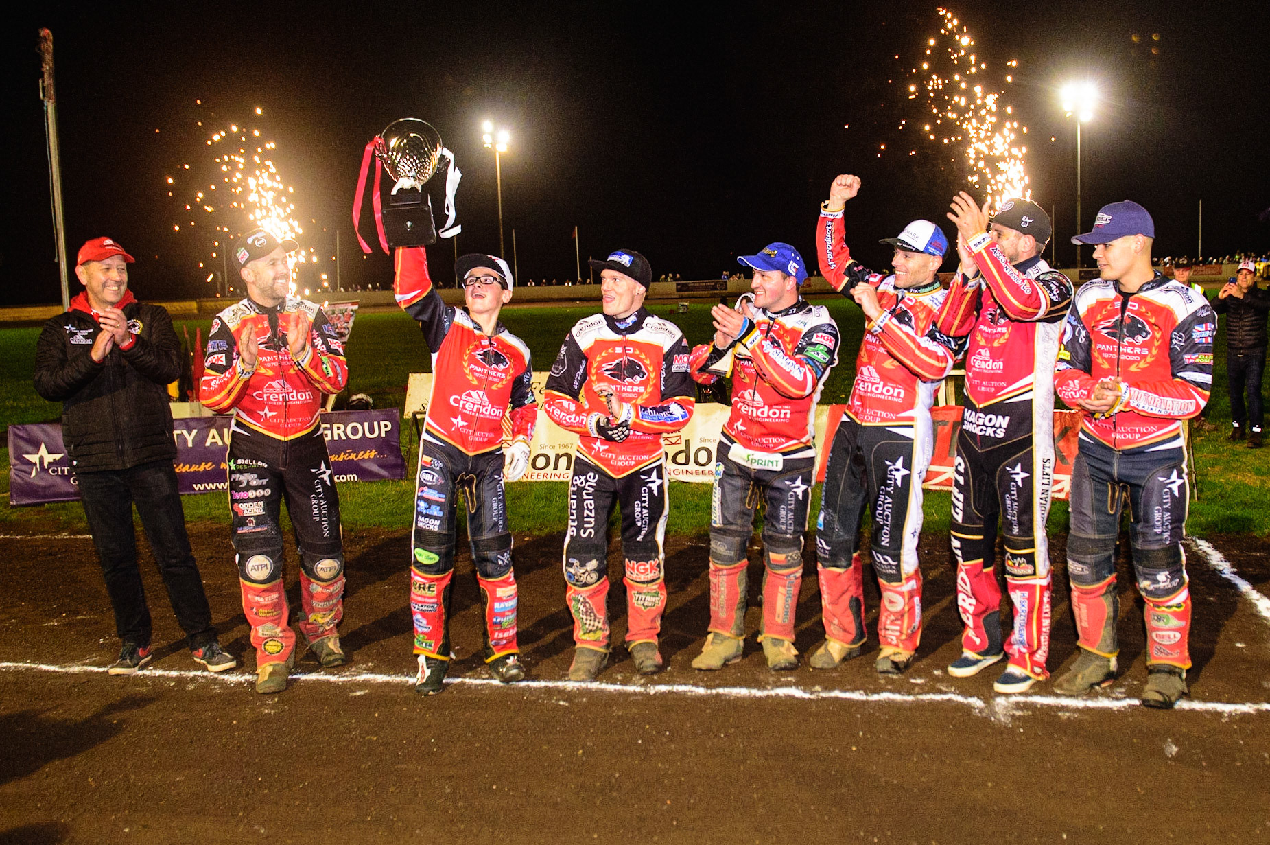 PETERBOROUGH, UK. OCT 14TH Celebration time for the Peterborough Panthers during the SGB Premiership Grand Final 2nd leg between Peterborough and Belle Vue Aces at East of England Showground, Peterborough on Thursday 14th October 2021. (Credit: Ian Charles | MI News)