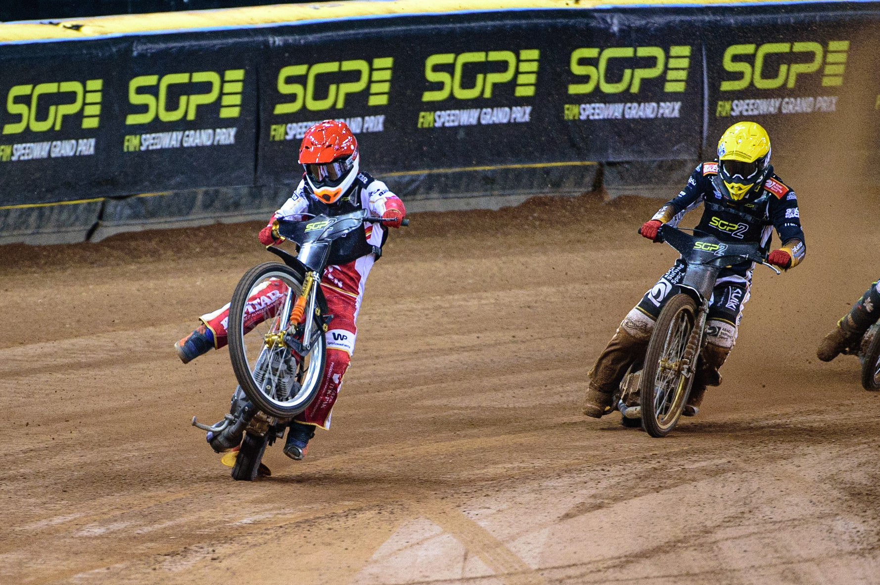 Mateusz Cierniak (Poland)  (Red) picks up some drive coming out of the 2nd turn ahead of Norick Blodorn (Germany)  (Yellow) during the FIM  Speedway Grand Prix  2 of Great Britain at the Principality Stadium, Cardiff on Sunday 14th August 2022. (Credit: Ian Charles | MI News)