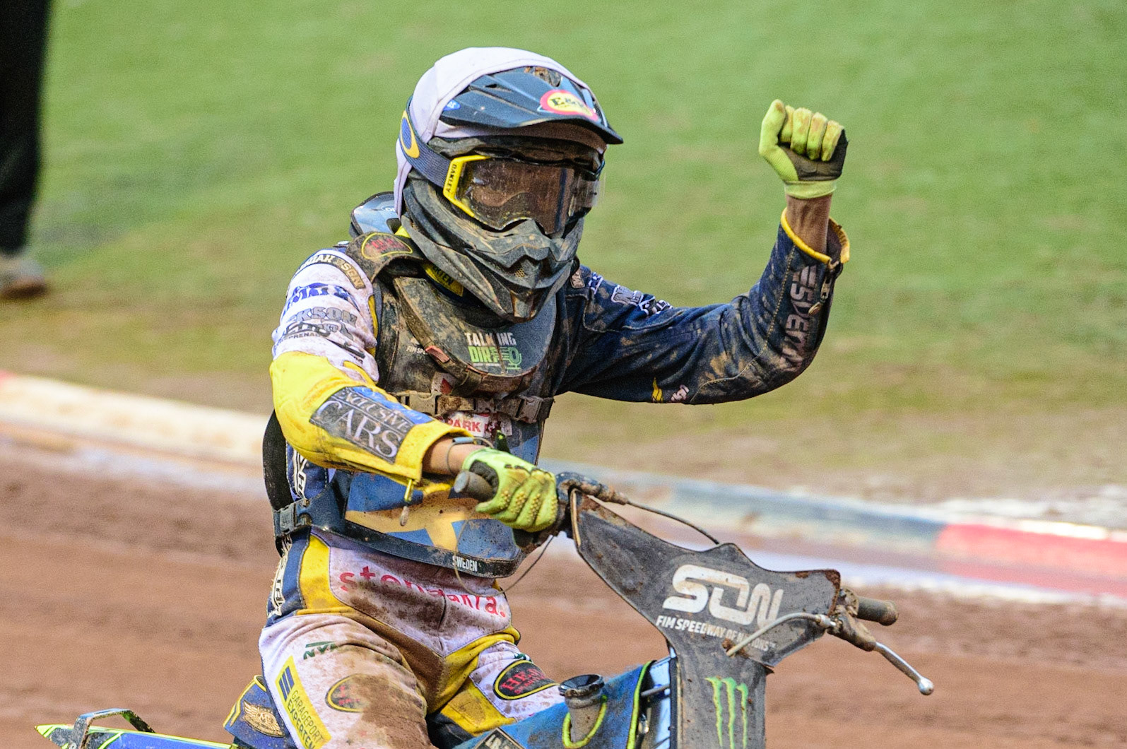 MANCHESTER, UK. OCT 17TH Philip Hellström-Bangs of Sweden acknowledges the cheers of the crowd after his race with Poland during the Monster Energy FIM Speedway of Nations at the National Speedway Stadium, Manchester on Sunday  17th October 2021. (Credit: Ian Charles | MI News)