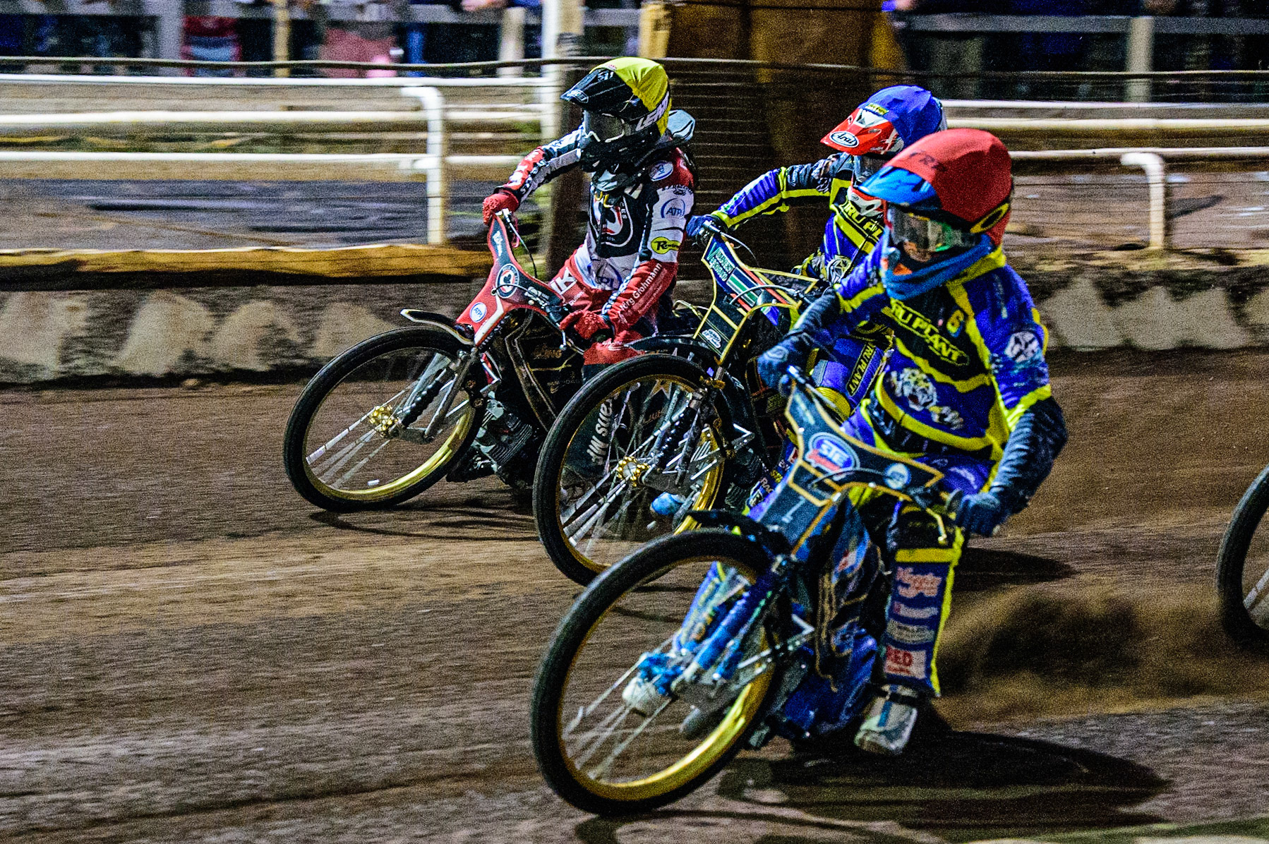 Justin Sedgmen  (Red) inside Connor Mountain  (Blue) and Norick Blodorn  (Yellow) during the SGB Premiership match between Sheffield Tigers and Belle Vue Aces at Owlerton Stadium, Sheffield on Thursday 22nd September 2022. (Credit: Ian Charles | MI News)