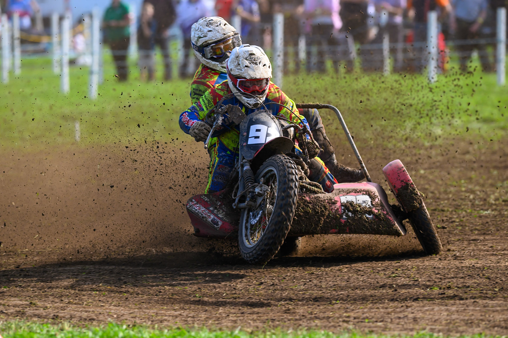 British Masters 1000cc Sidecars: Terry Saunters/Liam Brown (24) lock up and try to correct it during the British Masters Grasstrack Championship at Lower Marsh Farm, Much Hoole, Preston in Lancashire, England on Sunday 13th September 2026. (Photo: Ian Charles | MI News)