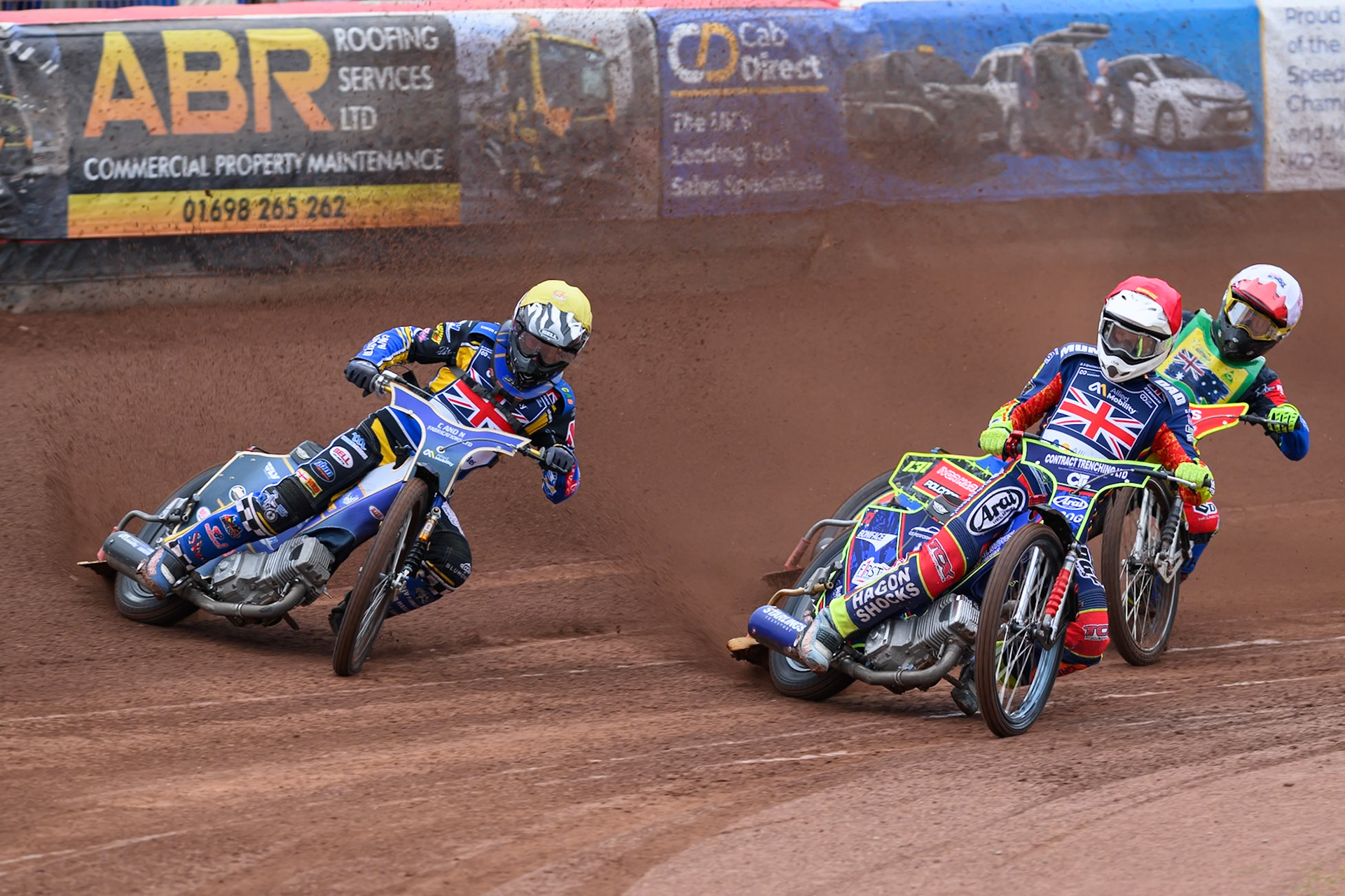 Joe Thompson of Great Britain in Yellow rides outside Jake Mulford of Great Britain in Red with Tate Zischke of Australia in White behind during the FIM SGP2 Qualifying Round at the Peugeot Ashfield Stadium in Glasgow on Saturday 24th May 2025. (Photo: Ian Charles | MI News)