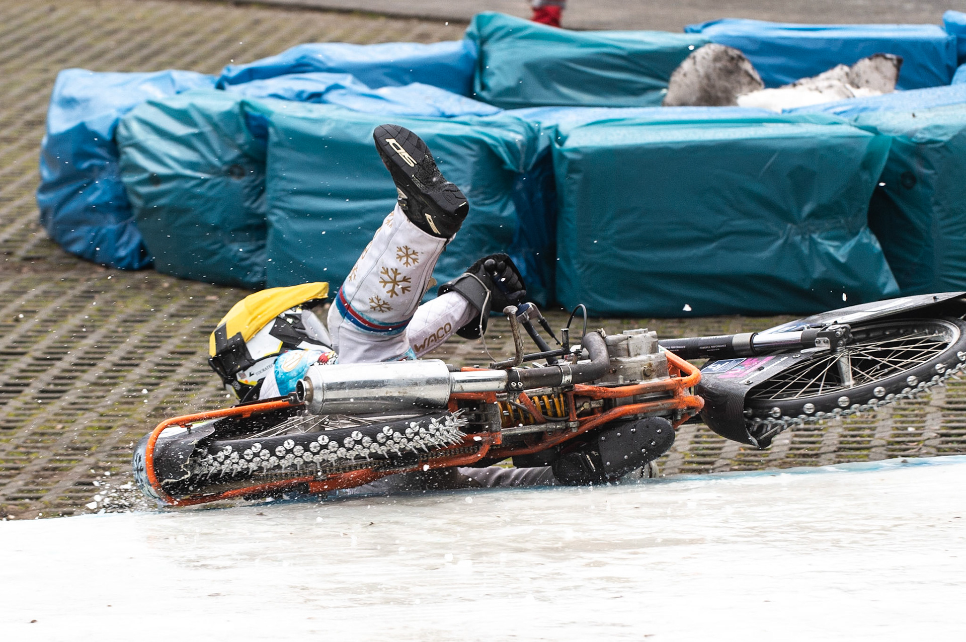 Photo: Ian Charles

Marc Geyer (18) gets into difficulties

FIM Ice Speedway Gladiators World Championship, Final 3.2, Horst-Dohm Eisstadion, Berlin, Germany Sunday  3  March  2019