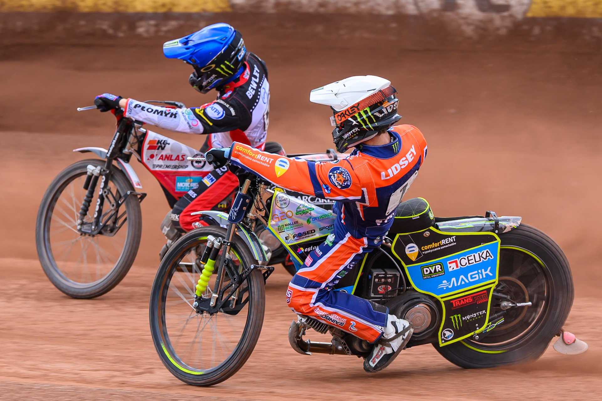 Jaimon Lidsey of Northampton Foxes in White chases Dan Bewley of Belle Vue Aces  in Blue during the Rowe Motor Oil Premiership match between Belle Vue Aces and Northampton Foxes at the National Speedway Stadium, Manchester on Monday 4th May 2026. (Photo: Ian Charles | MI News)