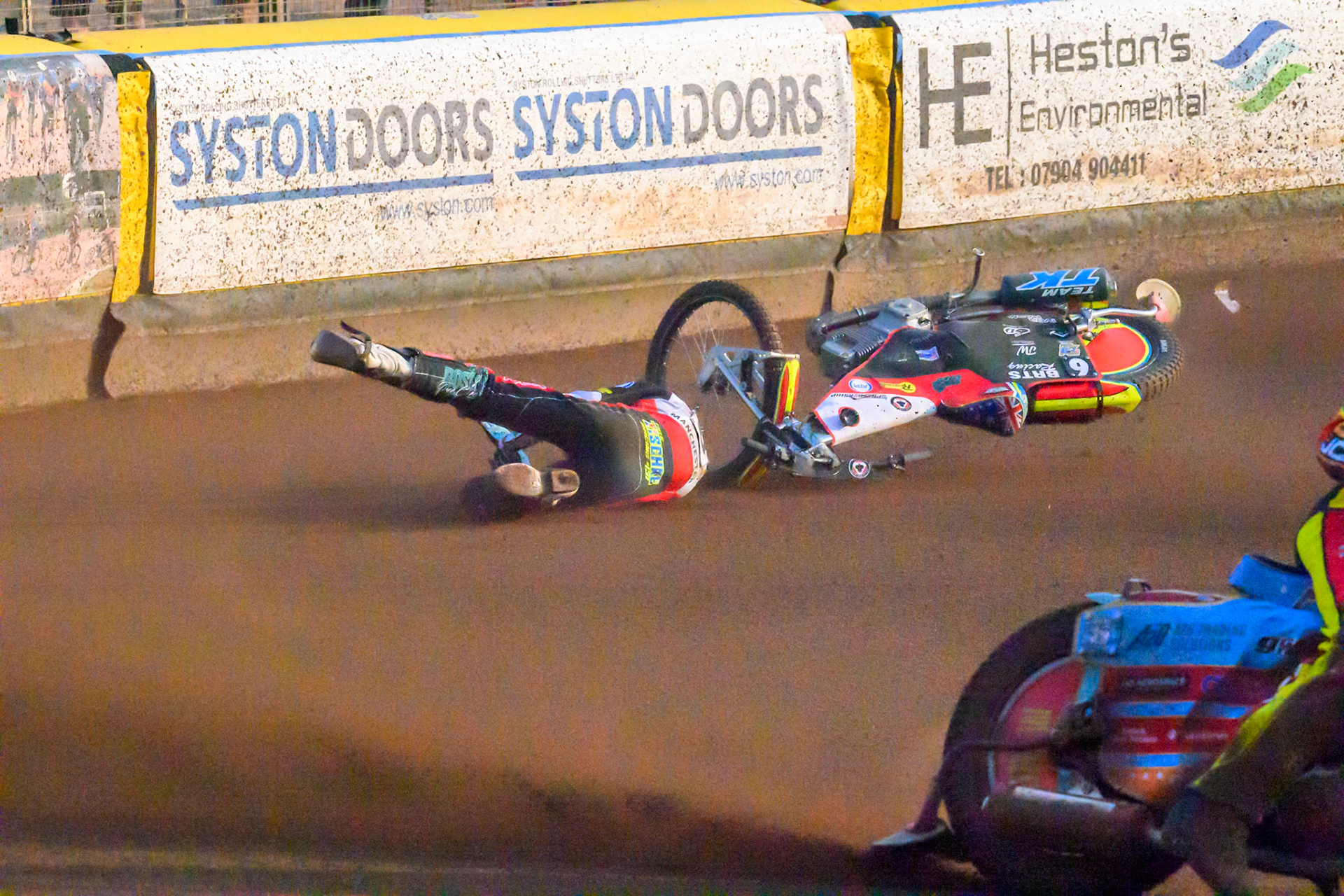Tate Zischke of Belle Vue Aces in White loses control and flips off his bike during the Rowe Motor Oil Premiership match between Leicester Lions and Belle Vue Aces at the Hydroscan Arena, Leicester on Thursday 23rd July 2026. (Photo: Ian Charles | MI News)