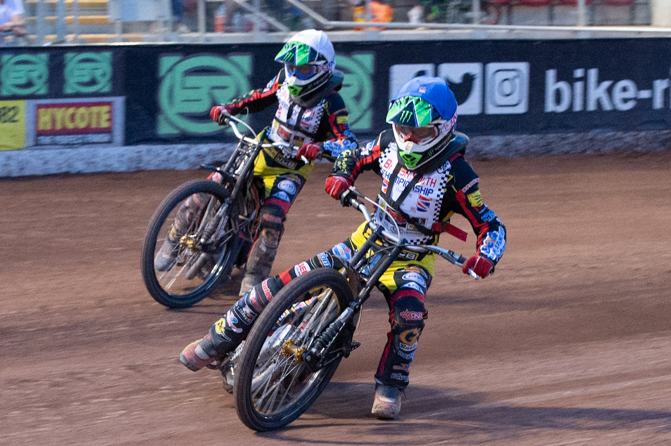 Photo: Ian Charles

Joe Thompson (Blue) inside Dan Thompson (White)
 
Summer Speed Saturday & British Youth Speedway Championship Round 5, National Speedway Stadium, Manchester, Saturday 22 June 2019