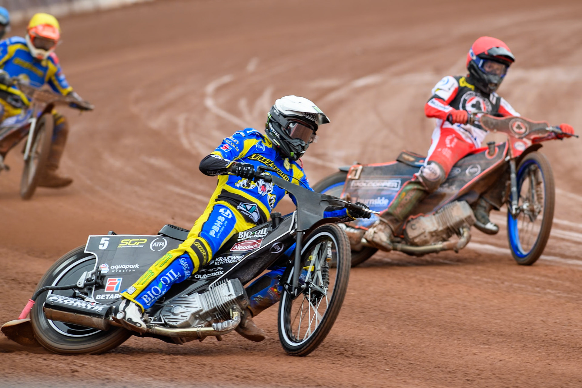 Sheffield Tigers' Tai Woffinden (White) outside Belle Vue ATPI Aces Brady Kurtz (Red) during the Rowe Motor Oil Premiership KO Cup Quarter Final 1st Leg between Belle Vue Aces and Sheffield Tigers at the National Speedway Stadium, Manchester on Monday 1st April 2024. (Photo: Ian Charles | MI News)