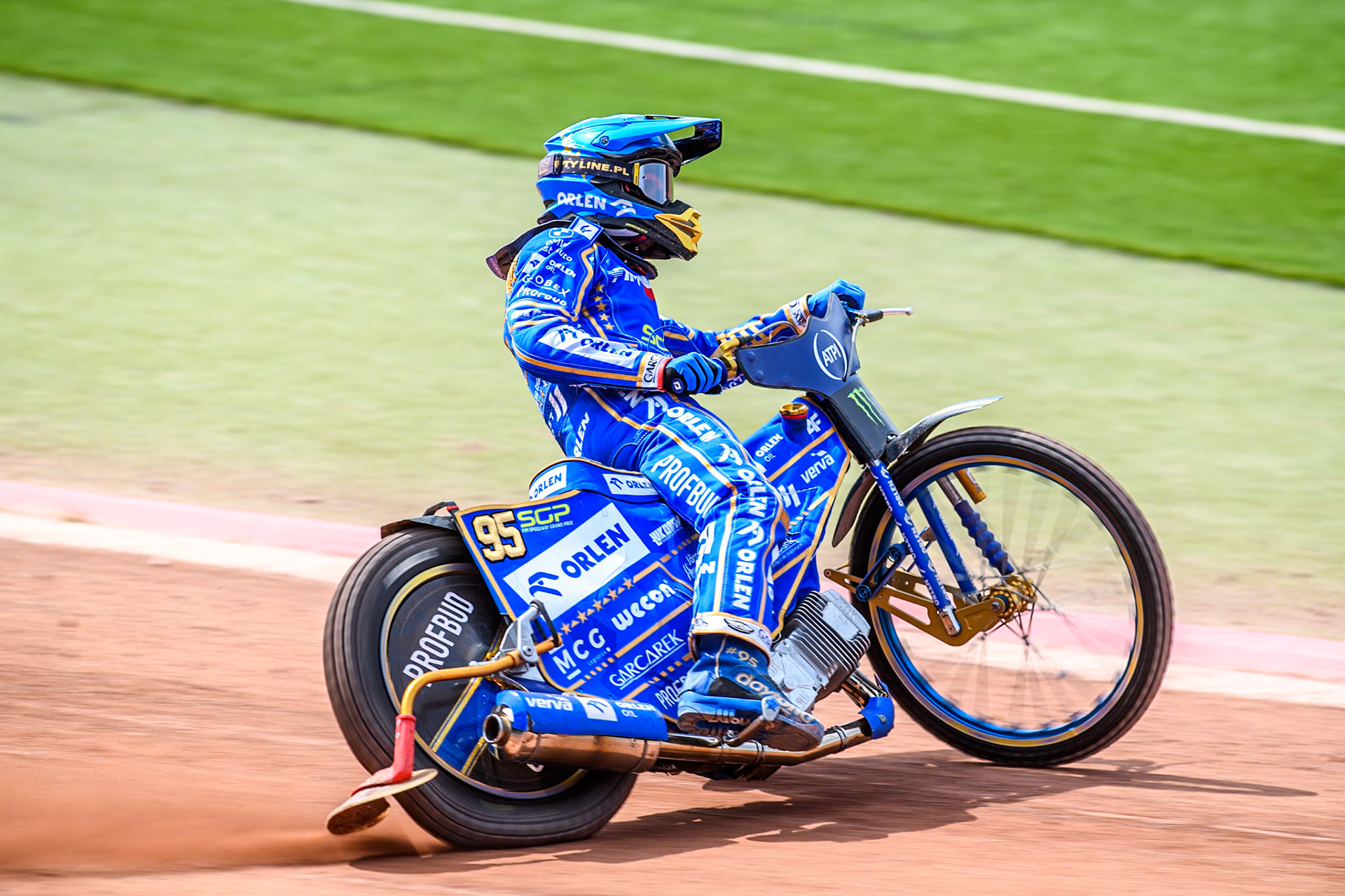 Bartosz Zmarzlik (95) of Poland in the qualifying session during the ATPI FIM Speedway Grand Prix Round 4 at the National Speedway Stadium, Manchester, on Friday 6th June 2025. (Photo: Ian Charles | MI News)