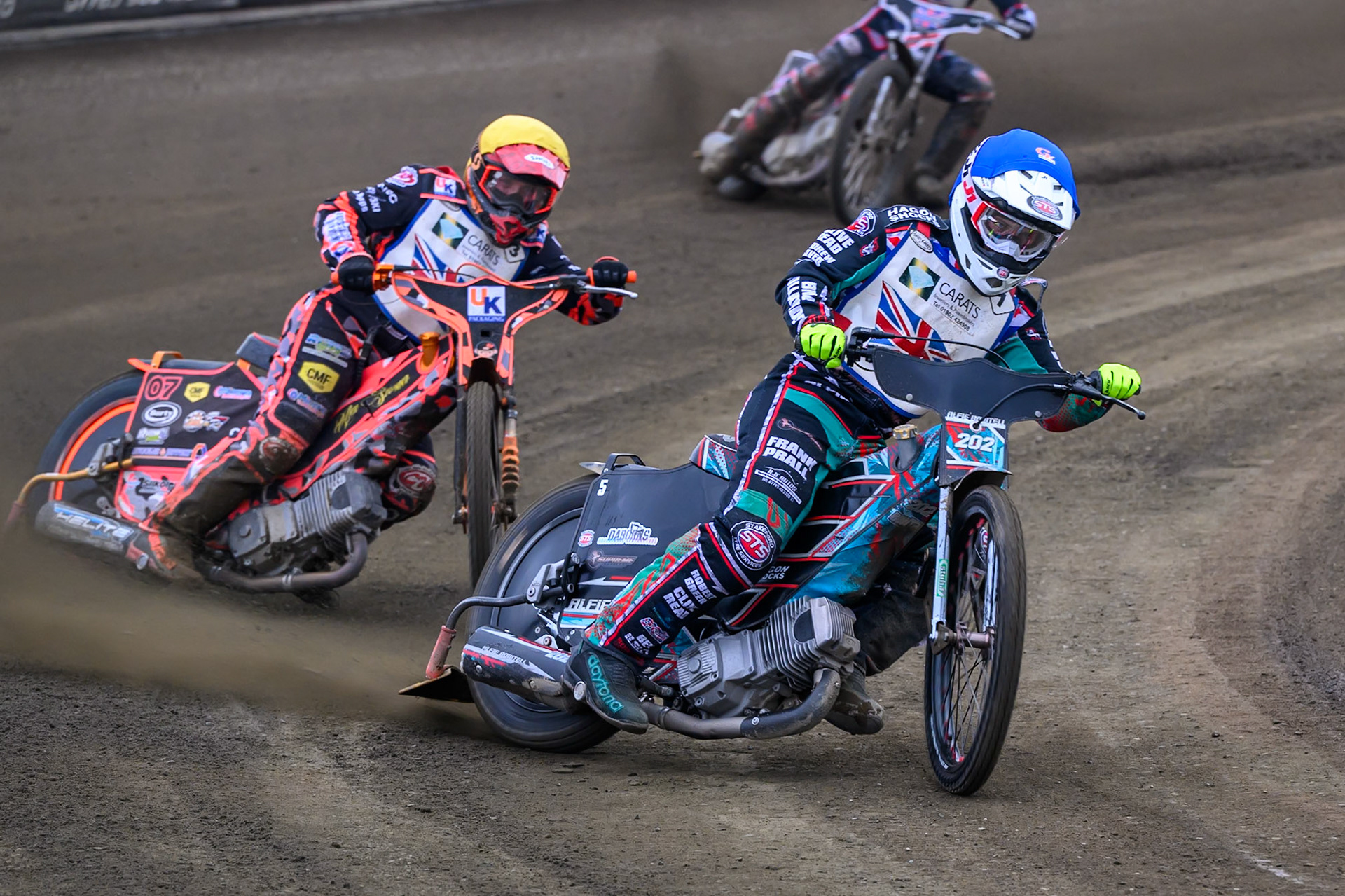 Alfie Bowtell in Blue leading Alex Spooner in Yellow during the Derbyshire Open at Hi-Edge Speedway, Buxton on Sunday 27th September 2026. (Photo: Ian Charles | MI News)
