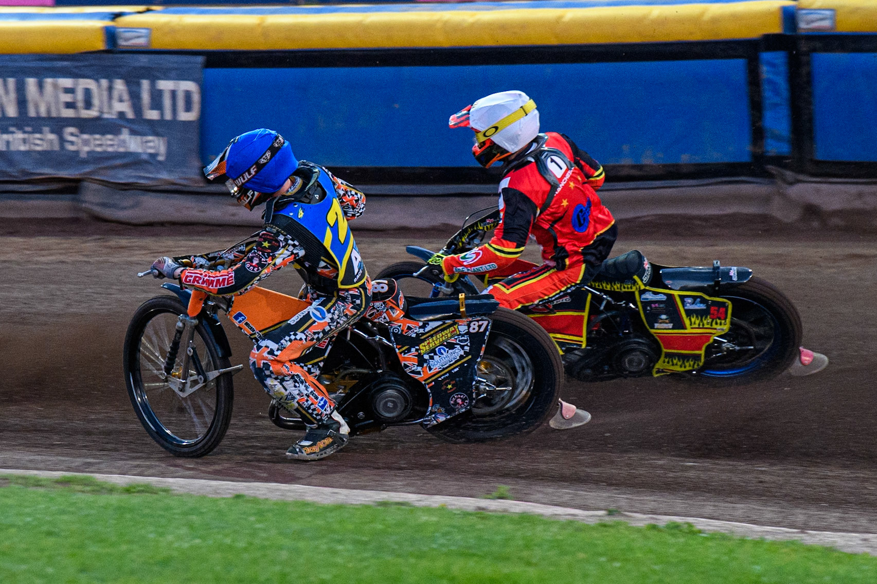 Sheffield Tiger Cubs' Mickie Simpson  in Blue rides inside Belle Vue Colts' Guest Rider Max James  in White during the WSRA National Development League match between Sheffield Tiger Cubs and Belle Vue Colts at Owlerton Stadium, Sheffield on Thursday 12th September 2024. (Photo: Ian Charles | MI News)