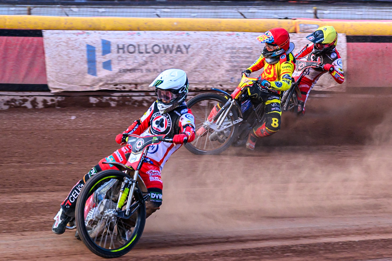Belle Vue Aces' Jaimon Lidsey in White leading as Birmingham Brummies' Jonas Jeppesen in Red takes Belle Vue Aces' Zach Cook wide and into the dirt during the Rowe Motor Oil Premiership match between Birmingham Brummies and Belle Vue Aces at Perry Bar Stadium, Birmingham on Monday 2nd June 2025. (Photo: Ian Charles | MI News)