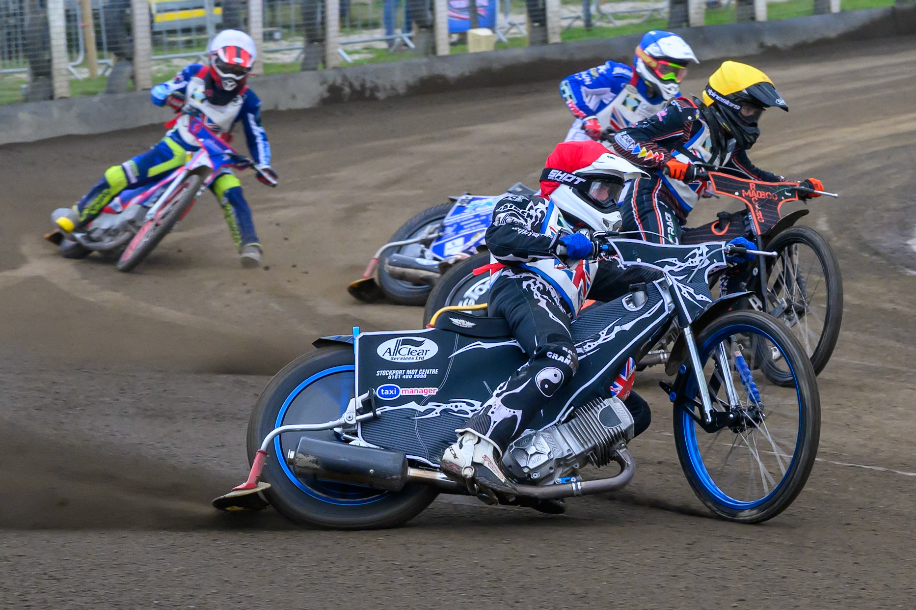 Jason Garrity in Red leading Bailey Fellows in Yellow , Leylan Richardson in Blue  and Jacobs Fellows in White during the Derbyshire Open at Hi-Edge Speedway, Buxton on Sunday 27th September 2026. (Photo: Ian Charles | MI News)