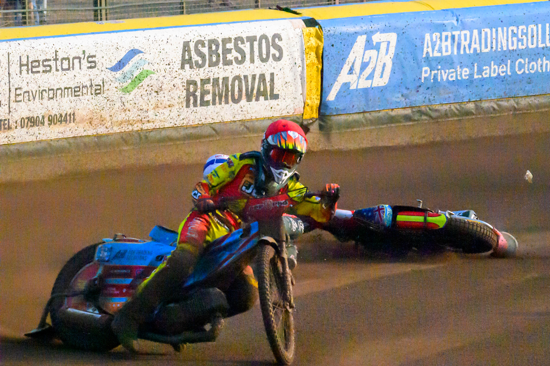 Tate Zischke of Belle Vue Aces in White loses control and flips off his bike during the Rowe Motor Oil Premiership match between Leicester Lions and Belle Vue Aces at the Hydroscan Arena, Leicester on Thursday 23rd July 2026. (Photo: Ian Charles | MI News)