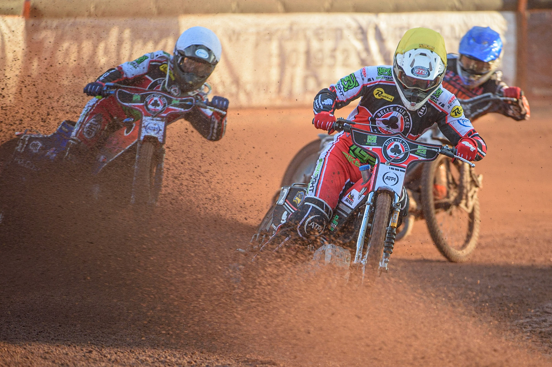 WOLVERHAMPTON, UK. JULY 26TH Richie Worrall (Yellow) is sprayed with dirt from the heat leader as he leads Brady Kurtz  (White) and Broc Nicol  (Blue) during the SGB Premiership match between Wolverhampton Wolves and Belle Vue Aces at the Ladbroke Stadium, Wolverhampton on Monday 26th July 2021. (Credit: Ian Charles | MI News)