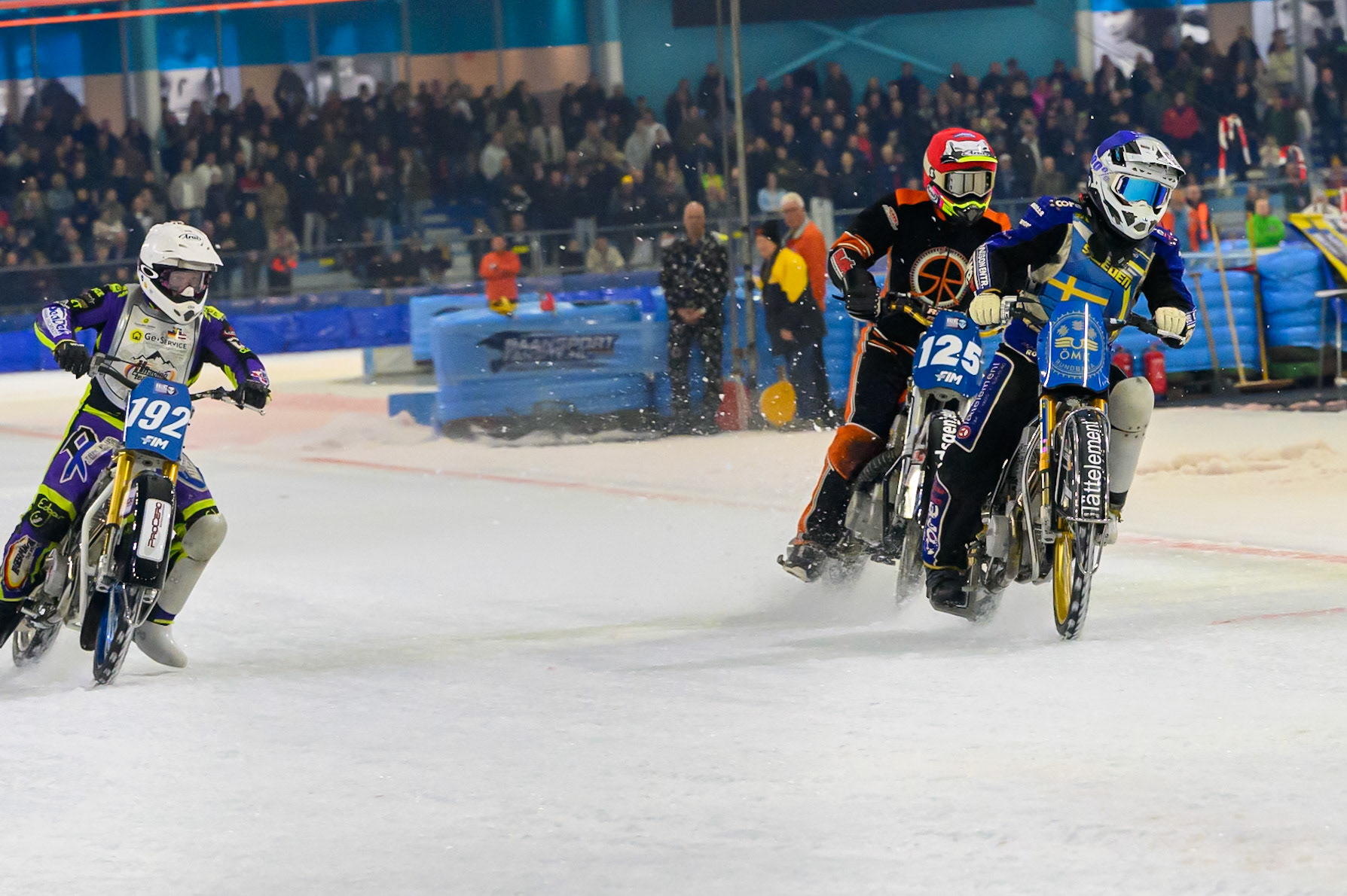 Semi Final 2 Re-Run: Jimmy Hörnell of Sweden  in Blue leading Sebastian Reitsma of The Netherlands  in Red and Paul Cooper of Great Britain in White during the ROELOF THIJS BOKAAL at Ice Rink Thialf, Heerenveen on Friday 10th April 2026.  (Photo: Ian Charles | MI News)