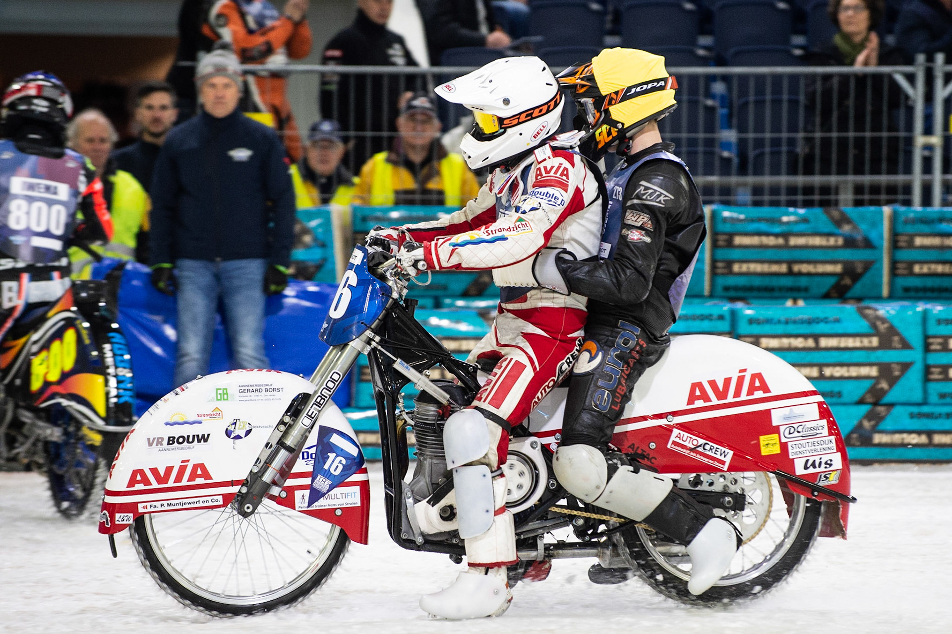 Photo: Ian Charles

Bart Schaap (16) gives friend and fellow dutch rider Jimmy Tuinstra (273) a lift back to the pits after his fall

FIM Ice Speedway Gladiators World Championship, Event 5.2, Ice Rink Thialf, Heerenveen, Netherlands Sunday  31  March  2019