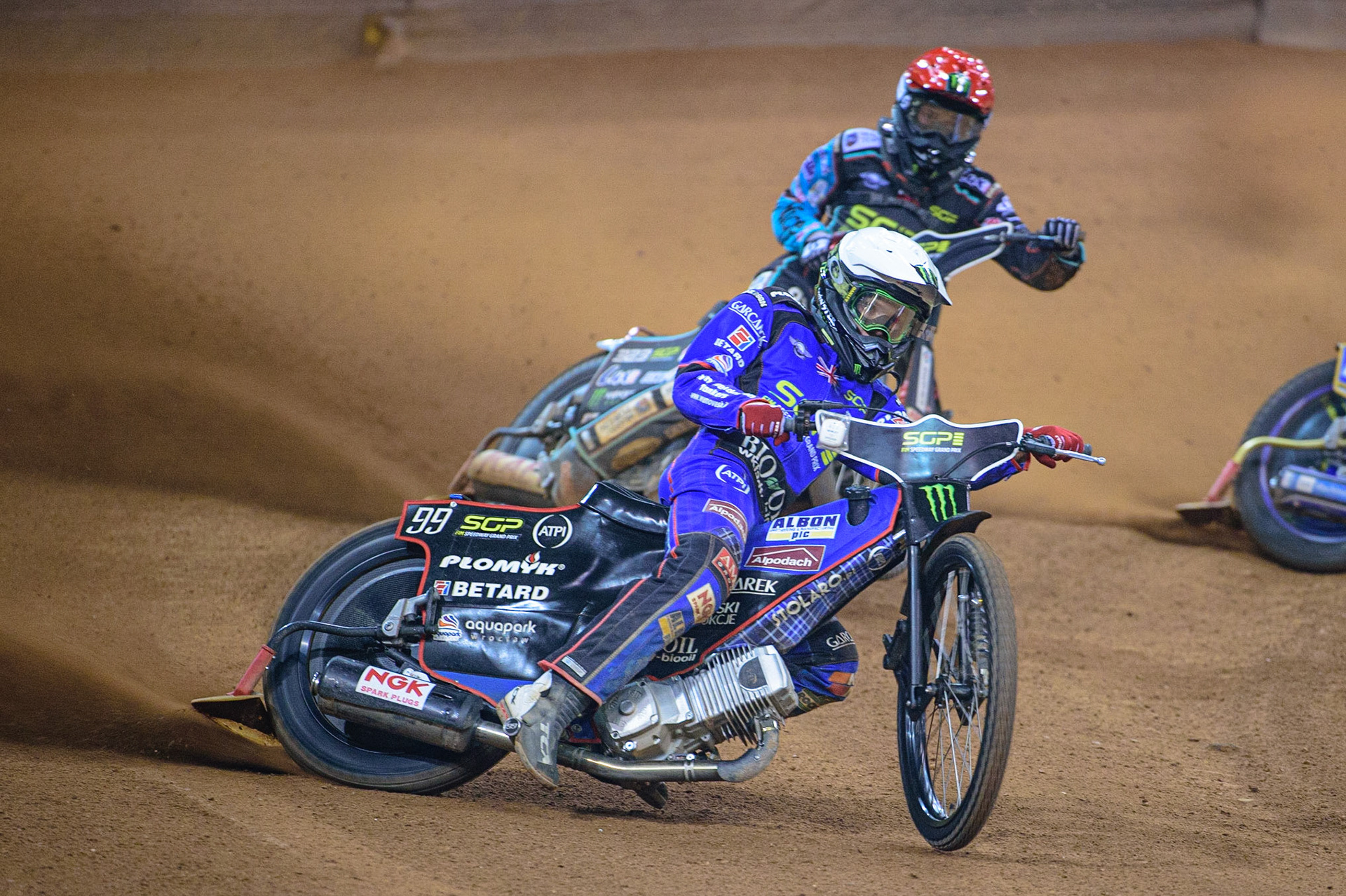 Dan Bewley (99) (White) leads Paweł Przedpelski (323) (Red) during the FIM  Speedway Grand Prix of Great Britain at the Principality Stadium, Cardiff on Saturday 13th August 2022. (Credit: Ian Charles | MI News
