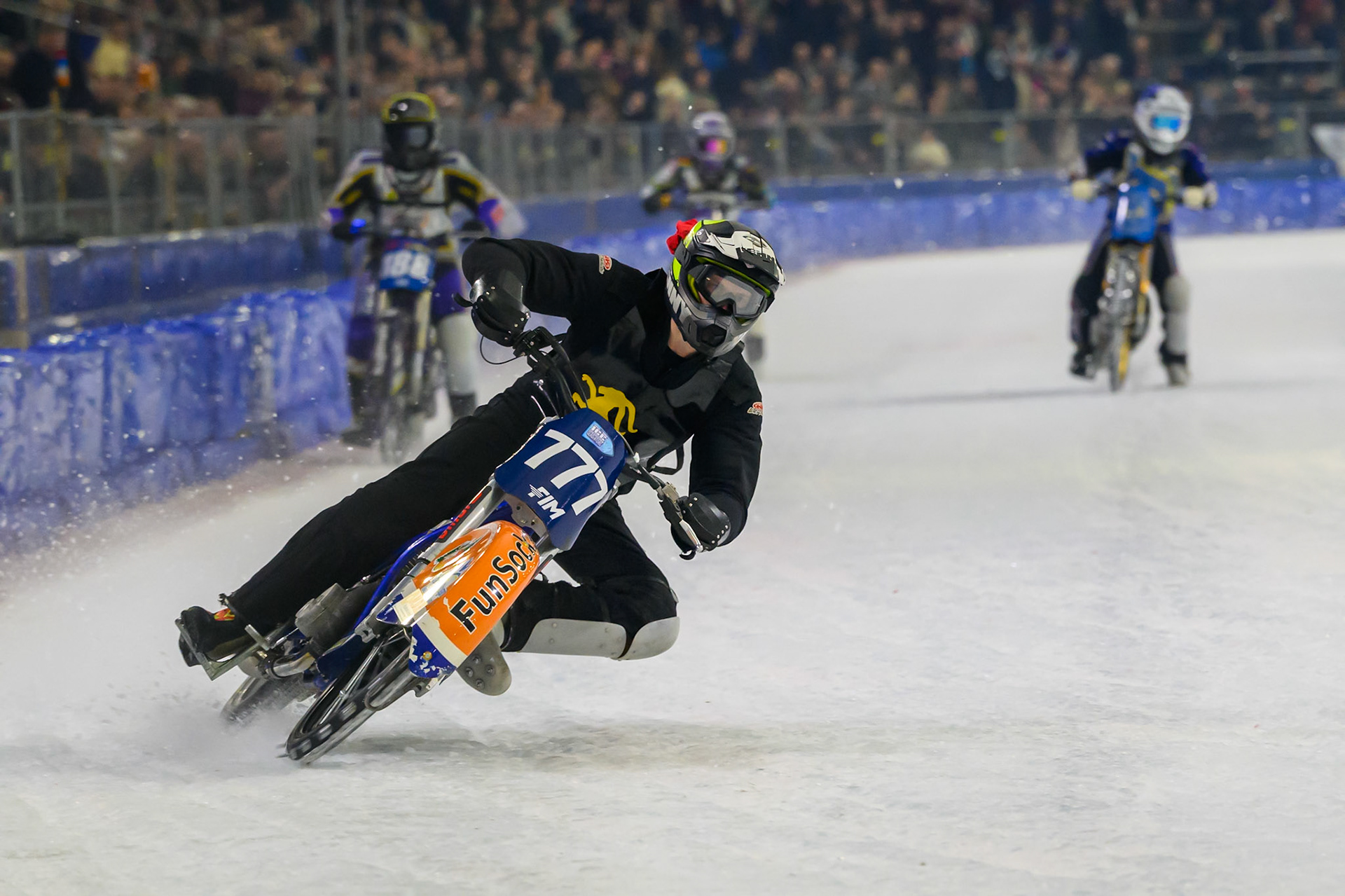 Leon Kramer of The Netherlands leads the B Final during the ROELOF THIJS BOKAAL at Ice Rink Thialf, Heerenveen on Friday 10th April 2026.  (Photo: Ian Charles | MI News)