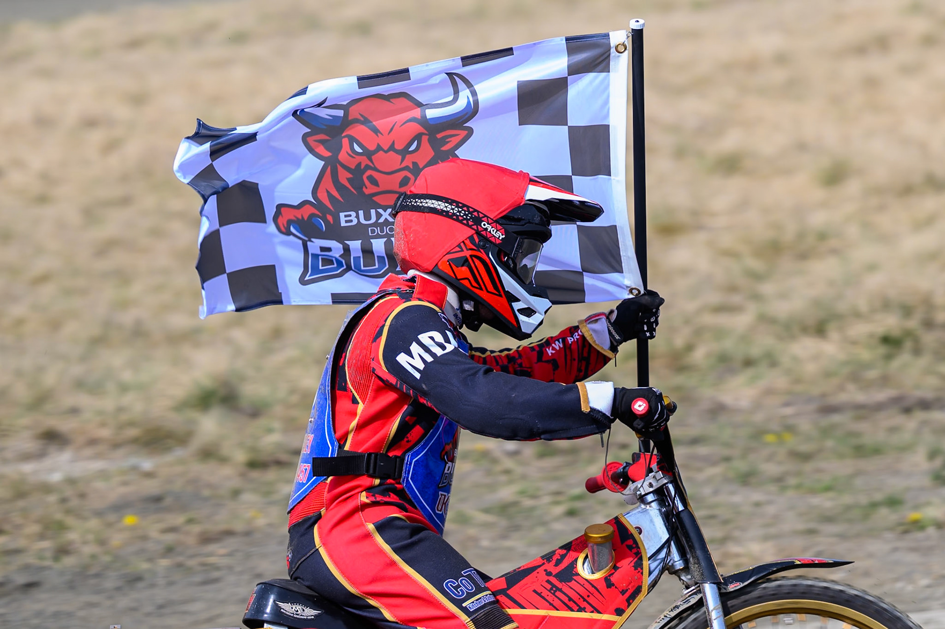 Luke Harris of Buxton Bulls  with the Bulls' flag after his Heat 2 win during the Challenge match between Buxton Bulls and Leicester Lion Cubs at Hi-Edge Speedway, Buxton on Sunday 26th April 2026. (Photo: Ian Charles | MI News)