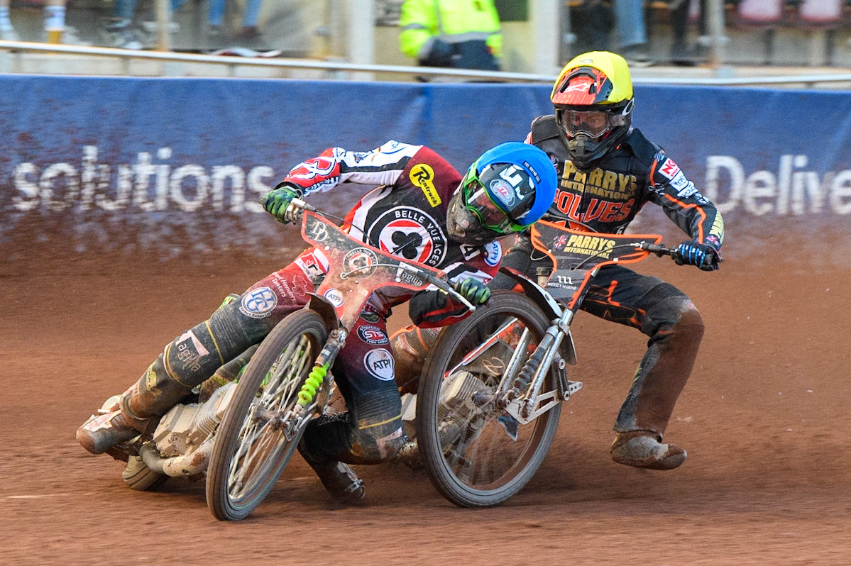 Charles Wright (Blue) has Zach Cook (Yellow) a bit too close for comfort during the Sports Insure Premiership Knock Out Cup Quarter Final 2nd Leg between Belle Vue Aces and Wolverhampton Wolves at the National Speedway Stadium, Manchester on Thursday 18th May 2023. (Photo: Ian Charles | MI News)