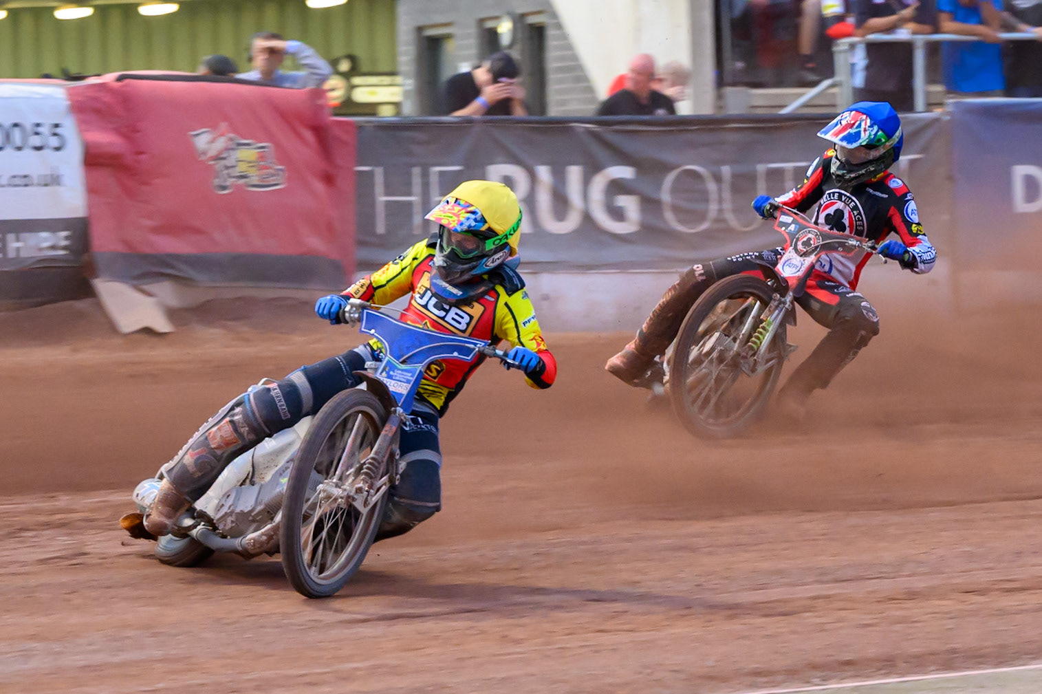 Jonas Jeppesen Guest rider for Leicester Lions in Yellow leading William Cairns of Belle Vue Aces in Blue during the Rowe Motor Oil Premiership match between Belle Vue Aces and Leicester Lions at the National Speedway Stadium, Manchester on Monday 3rd August 2026. (Photo: Ian Charles | MI News)