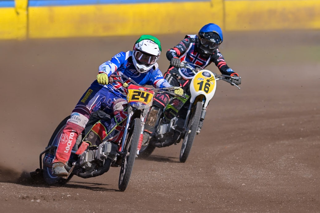 Jake Mulford (24) of Great Britain in Green leading Glenn Moi (16) of Norway in Blue during the FIM Long Track of Nations 2026 at the Speed Centre Roden in the Netherlands on Sunday 20th September 2026. (Photo: Ian Charles | MI News)