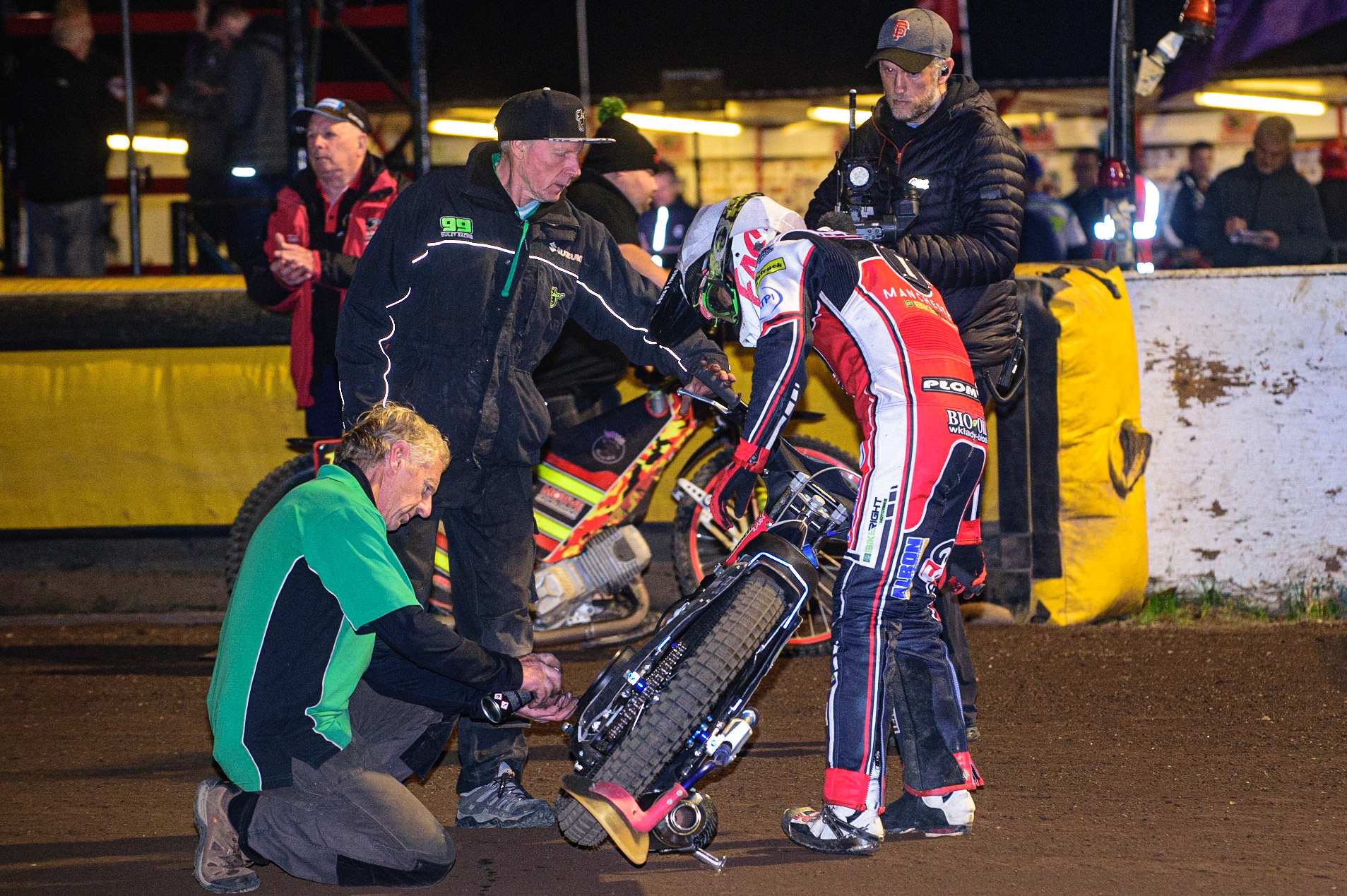 PETERBOROUGH, UK. OCT 14TH Dan Bewley  has his bike checked after his heat by his mechanic during the SGB Premiership Grand Final 2nd leg between Peterborough and Belle Vue Aces at East of England Showground, Peterborough on Thursday 14th October 2021. (Credit: Ian Charles | MI News)